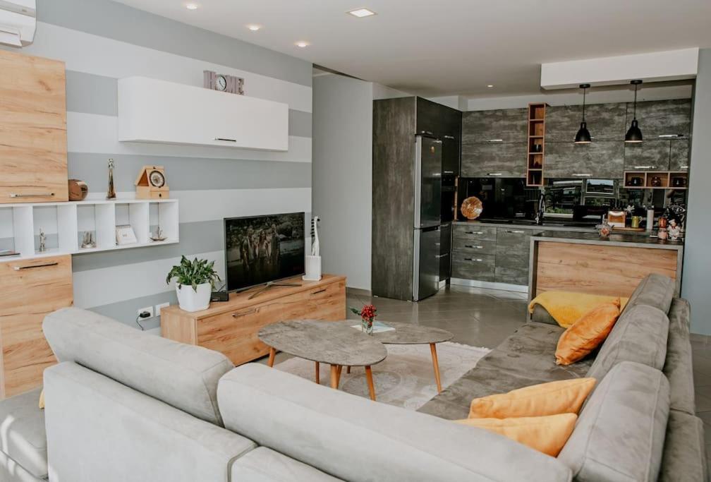 The Modern Pad by PikHost