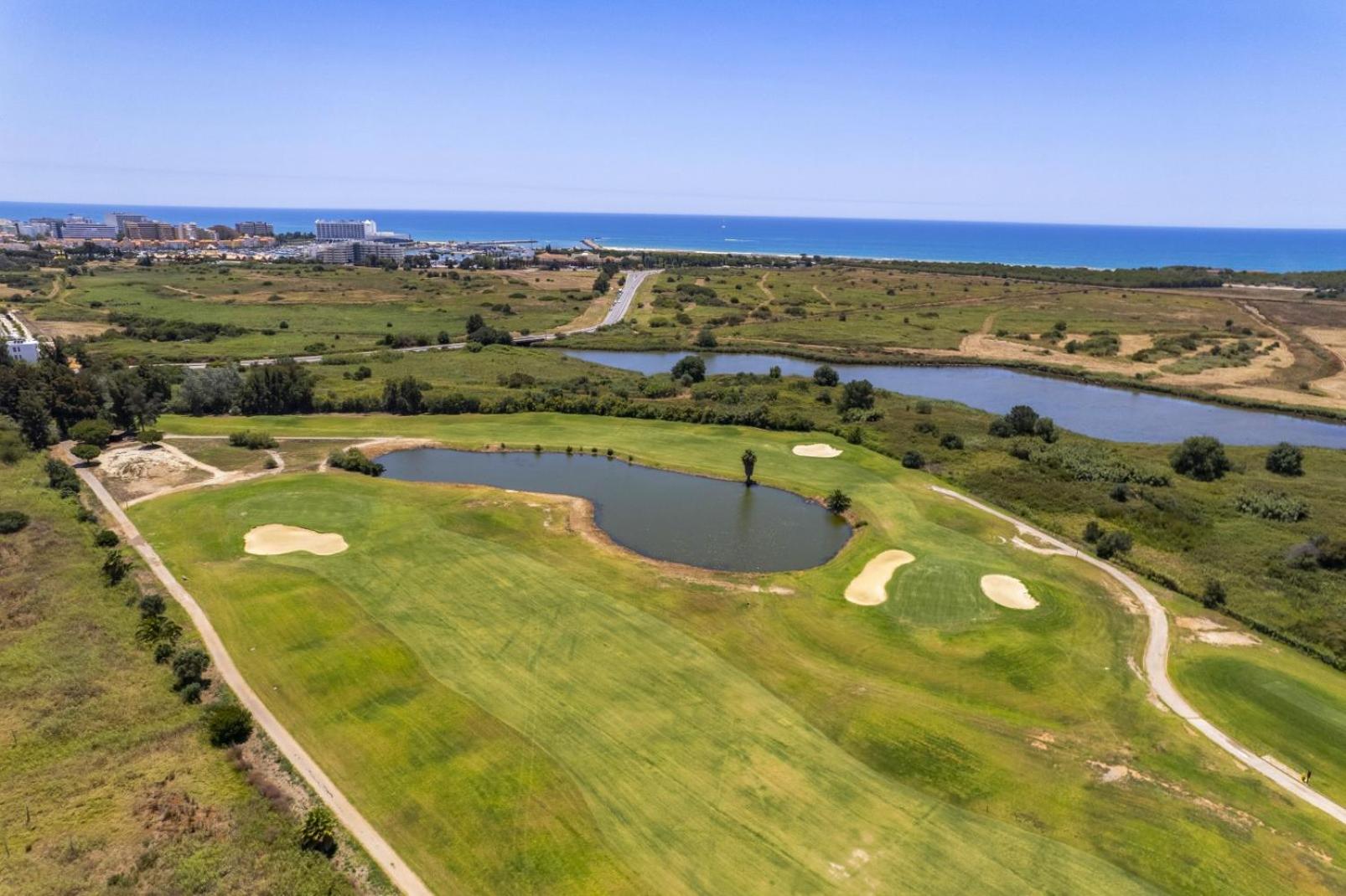 Vilamoura Luxury Retreat with Pool, Garden and Near Beach
