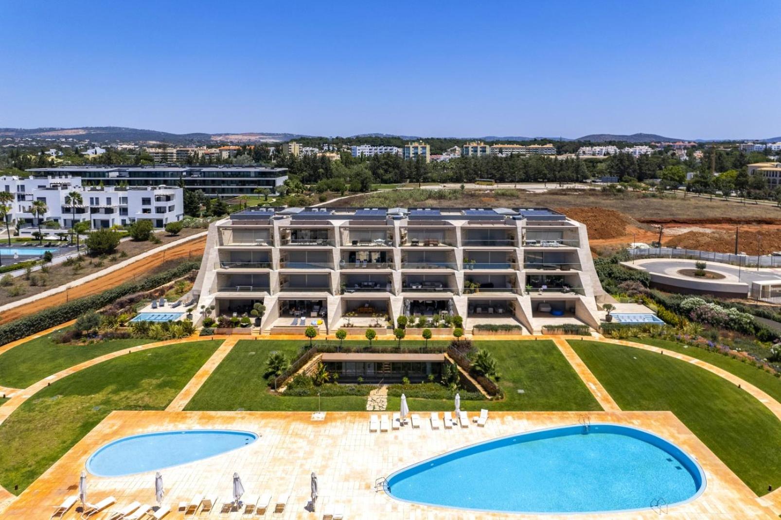 Vilamoura Luxury Retreat with Pool, Garden and Near Beach