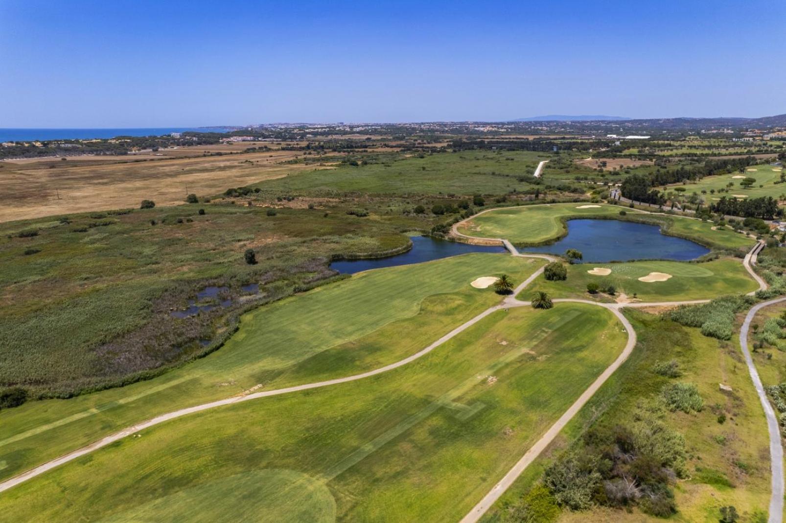 Vilamoura Luxury Retreat with Pool, Garden and Near Beach
