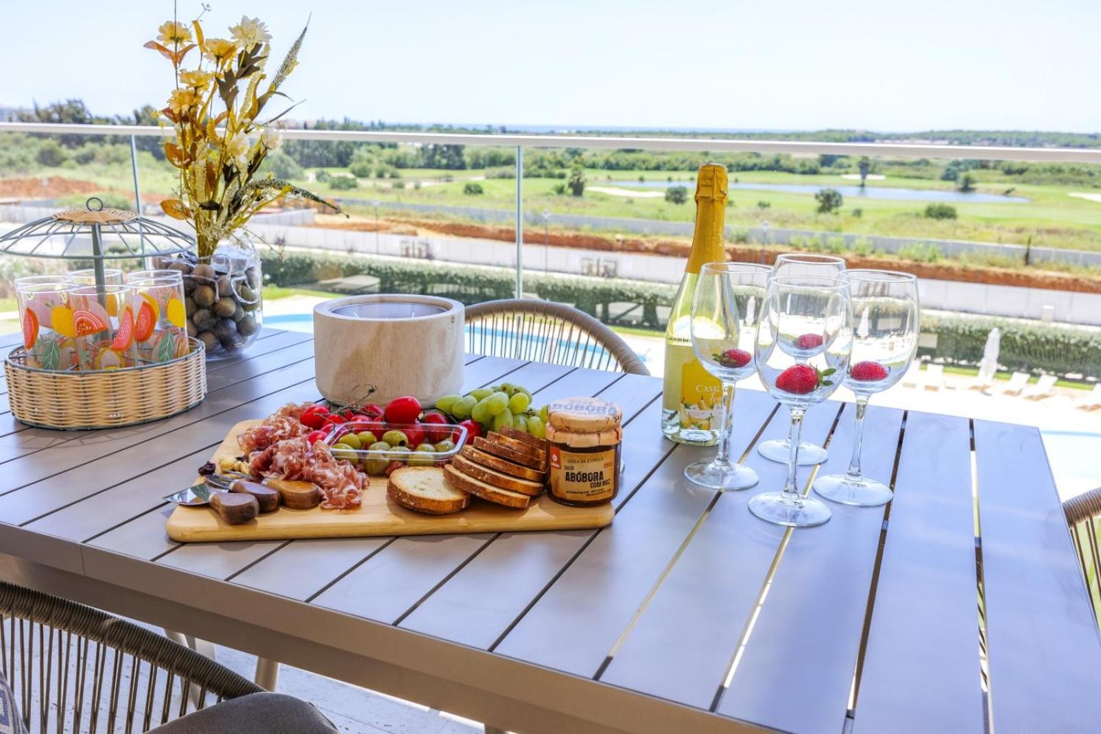 Vilamoura Luxury Retreat with Pool, Garden and Near Beach