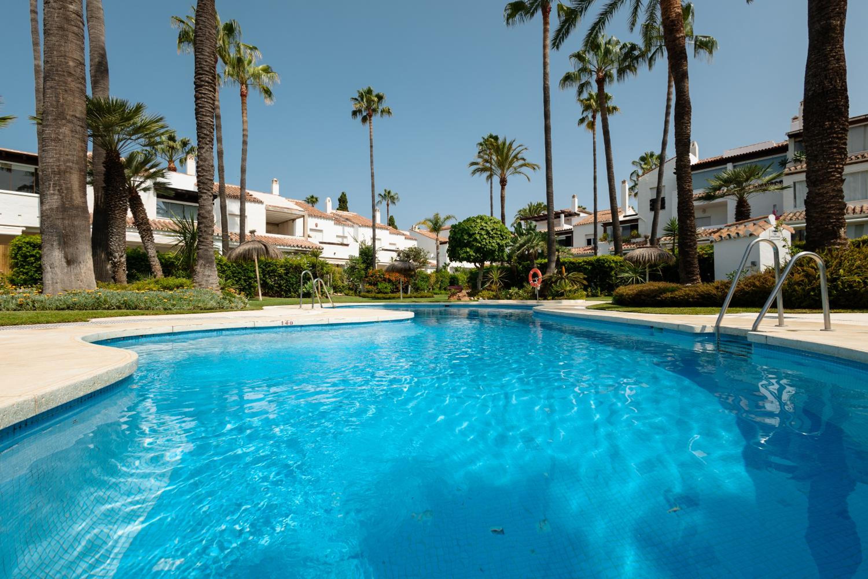 Marbella Vacations - Holiday apartment in first line beach complex in Urbanization Pueblo Mediterraneo, Marbella - Property Image 40