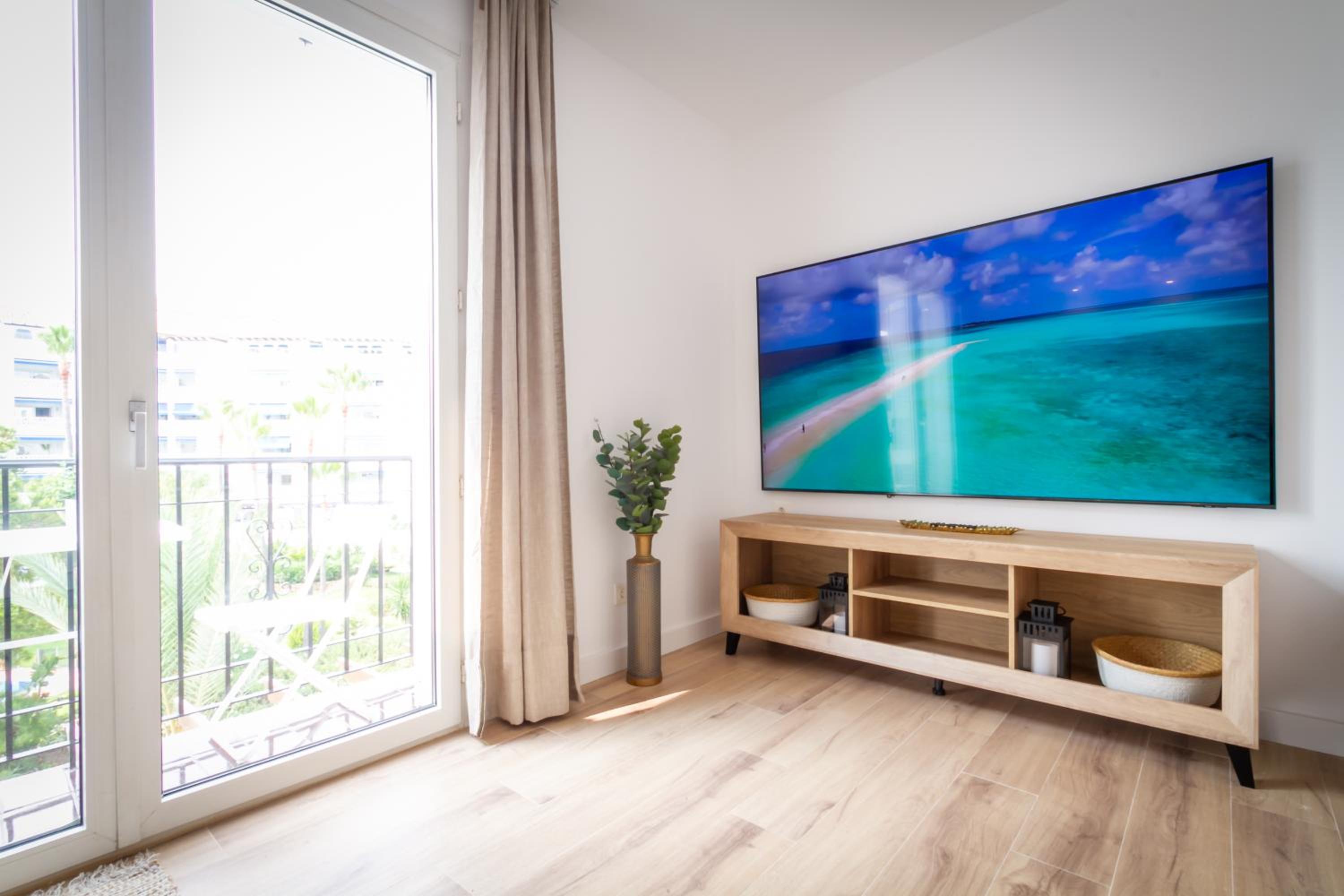 MARBELLA BANUS SUITES - Banus Playas del Duque Beachside Residential