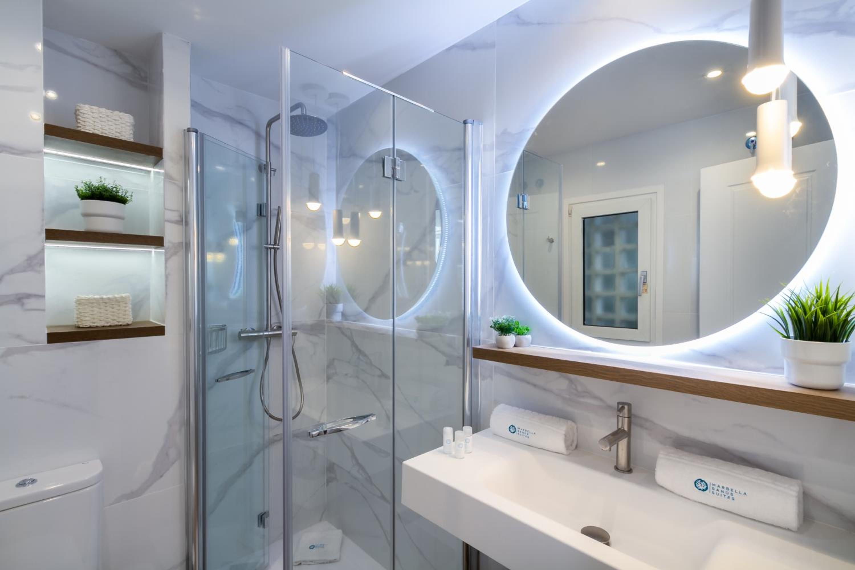 MARBELLA BANUS SUITES - Banus Playas del Duque Beachside Residential