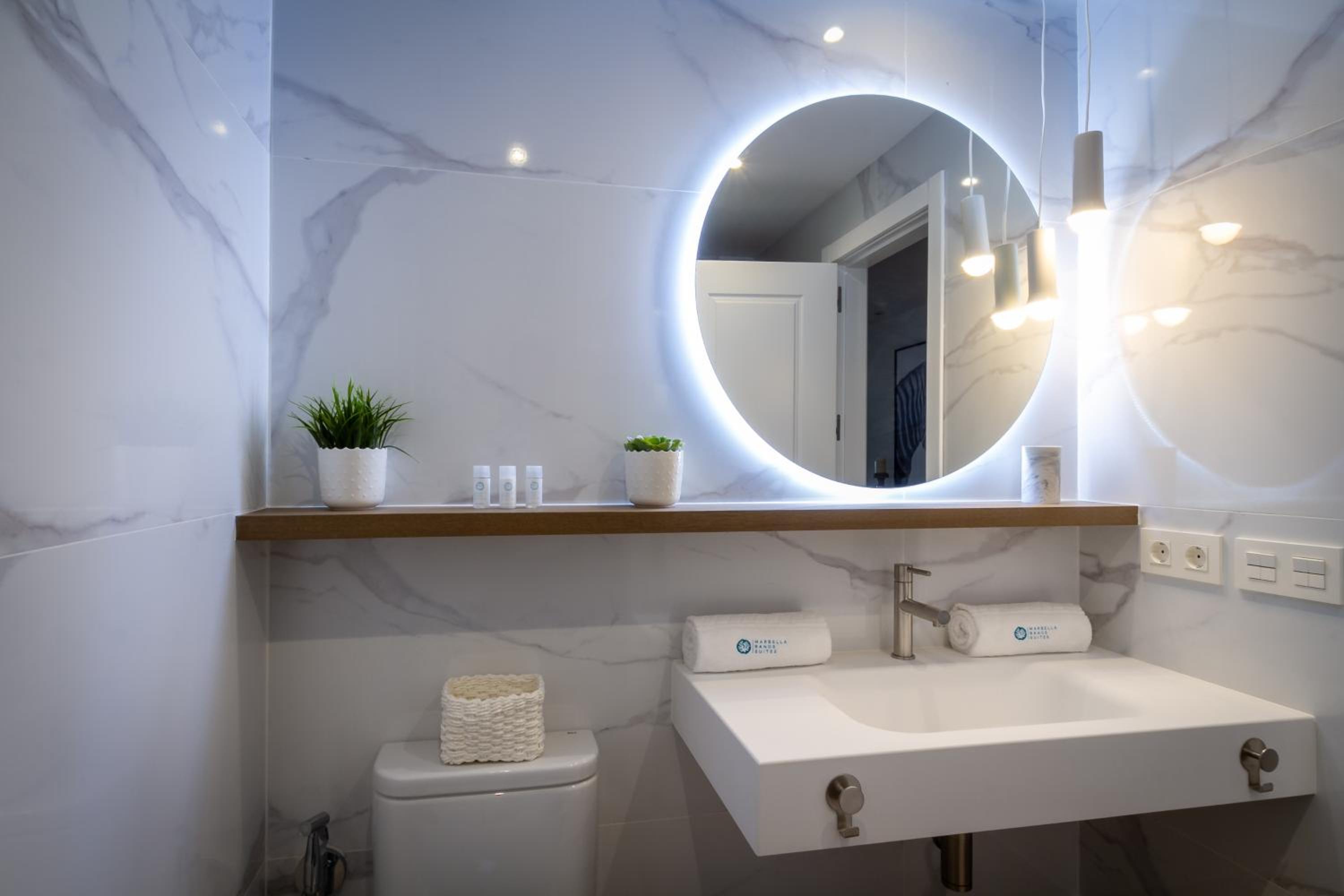 MARBELLA BANUS SUITES - Banus Playas del Duque Beachside Residential