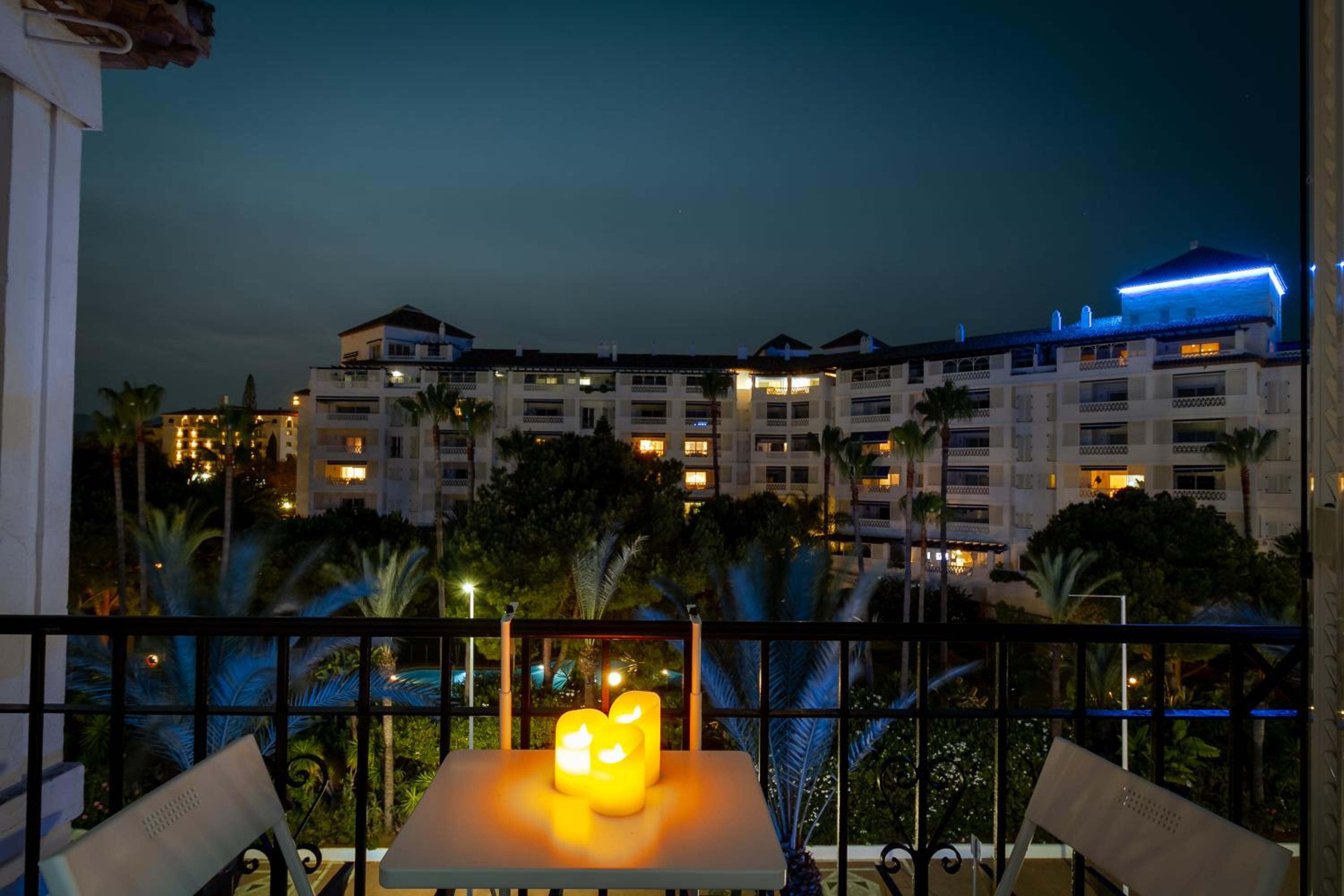 MARBELLA BANUS SUITES - Banus Playas del Duque Beachside Residential