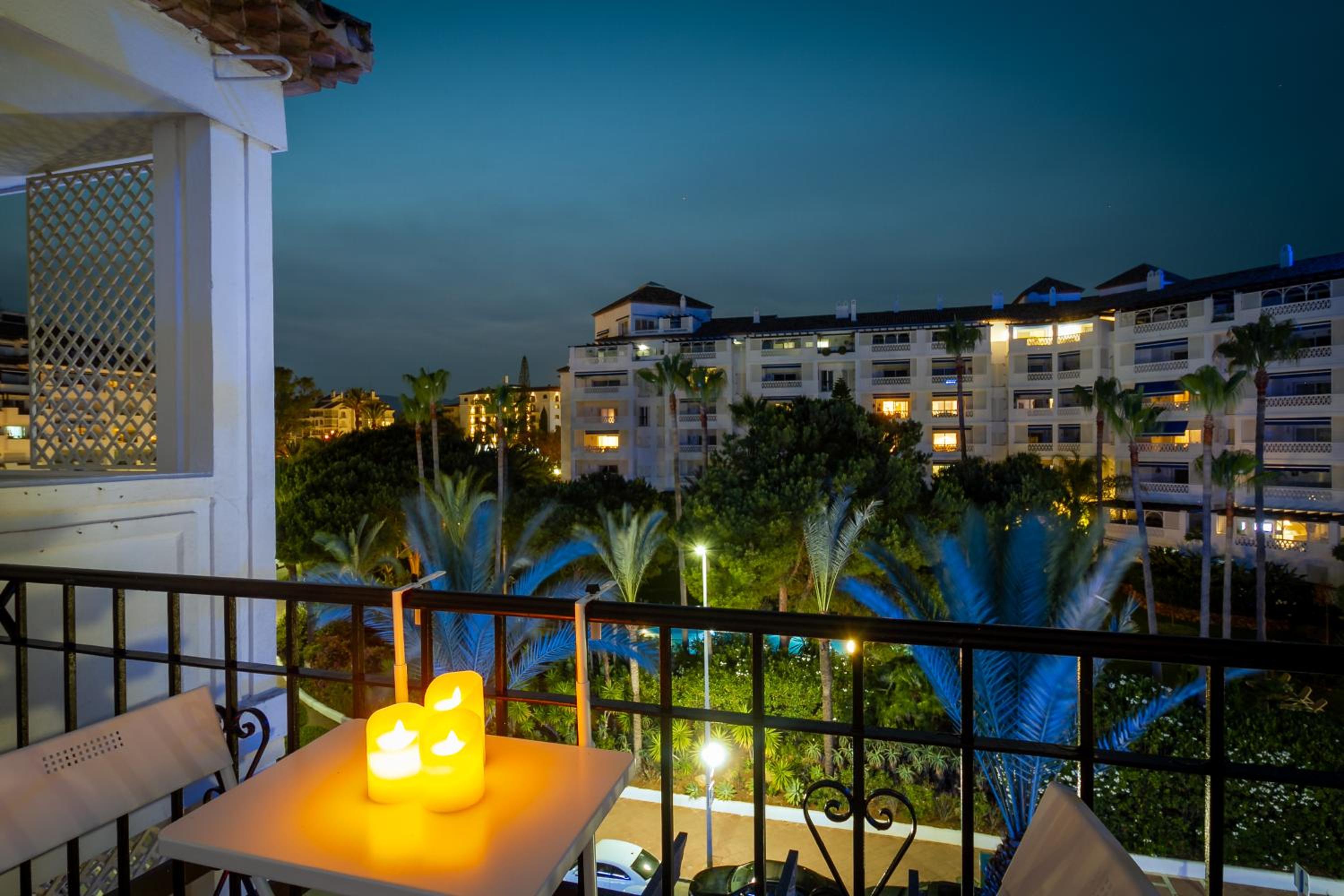 MARBELLA BANUS SUITES - Banus Playas del Duque Beachside Residential