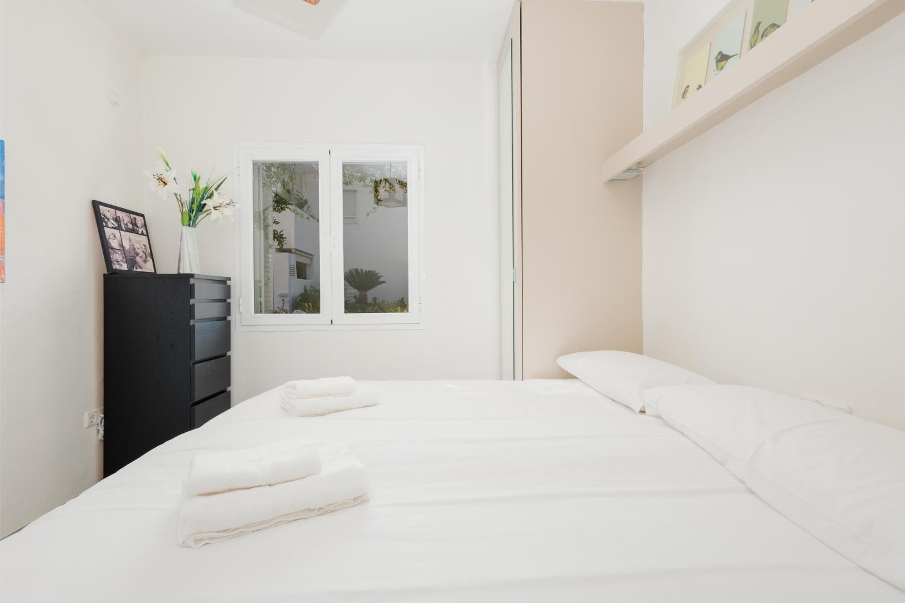 Marbella Vacations - Holiday apartment in first line beach complex in Urbanization Pueblo Mediterraneo, Marbella - Property Image 11