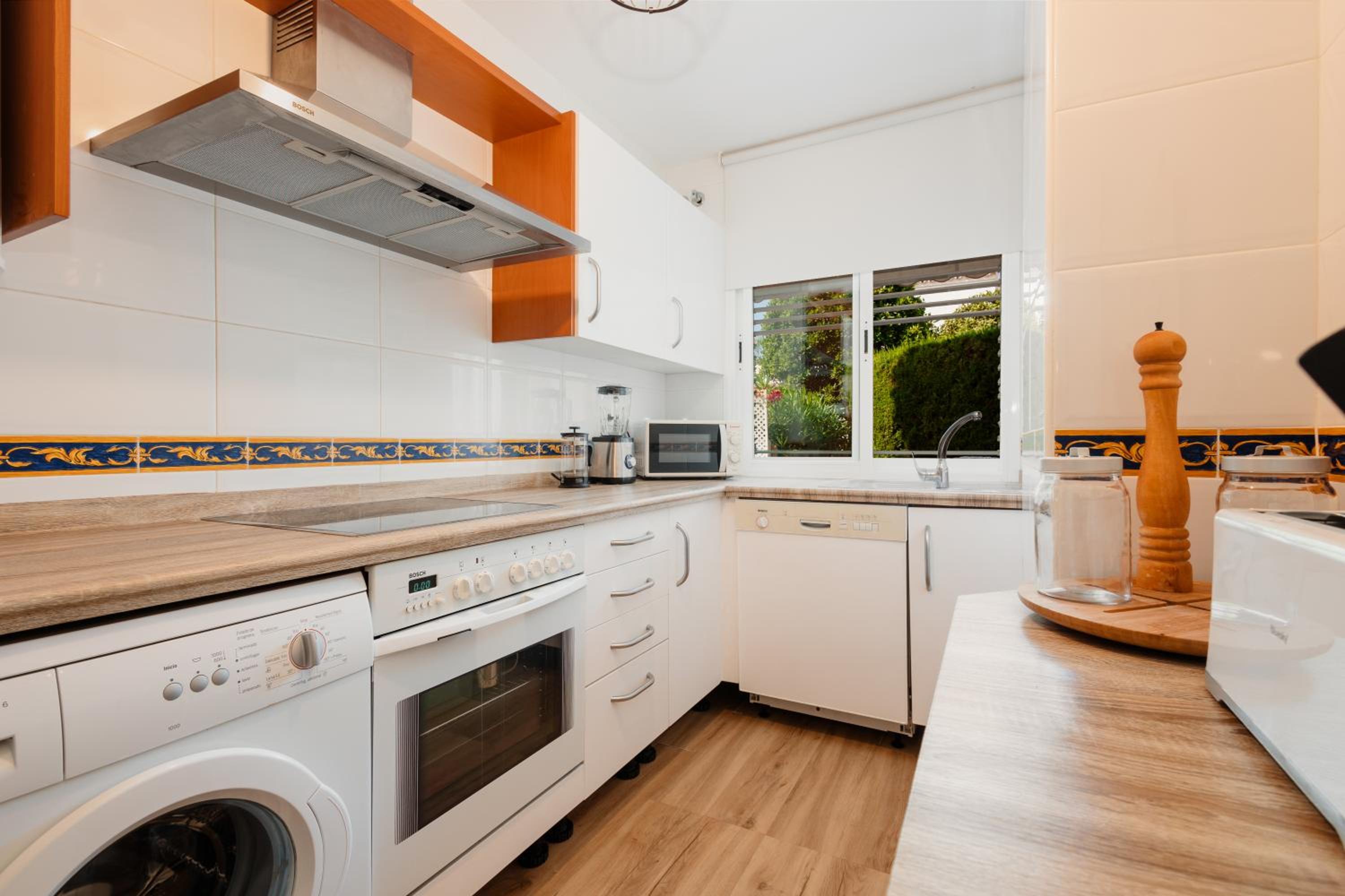 Marbella Vacations - Holiday apartment in first line beach complex in Urbanization Pueblo Mediterraneo, Marbella - Property Image 34