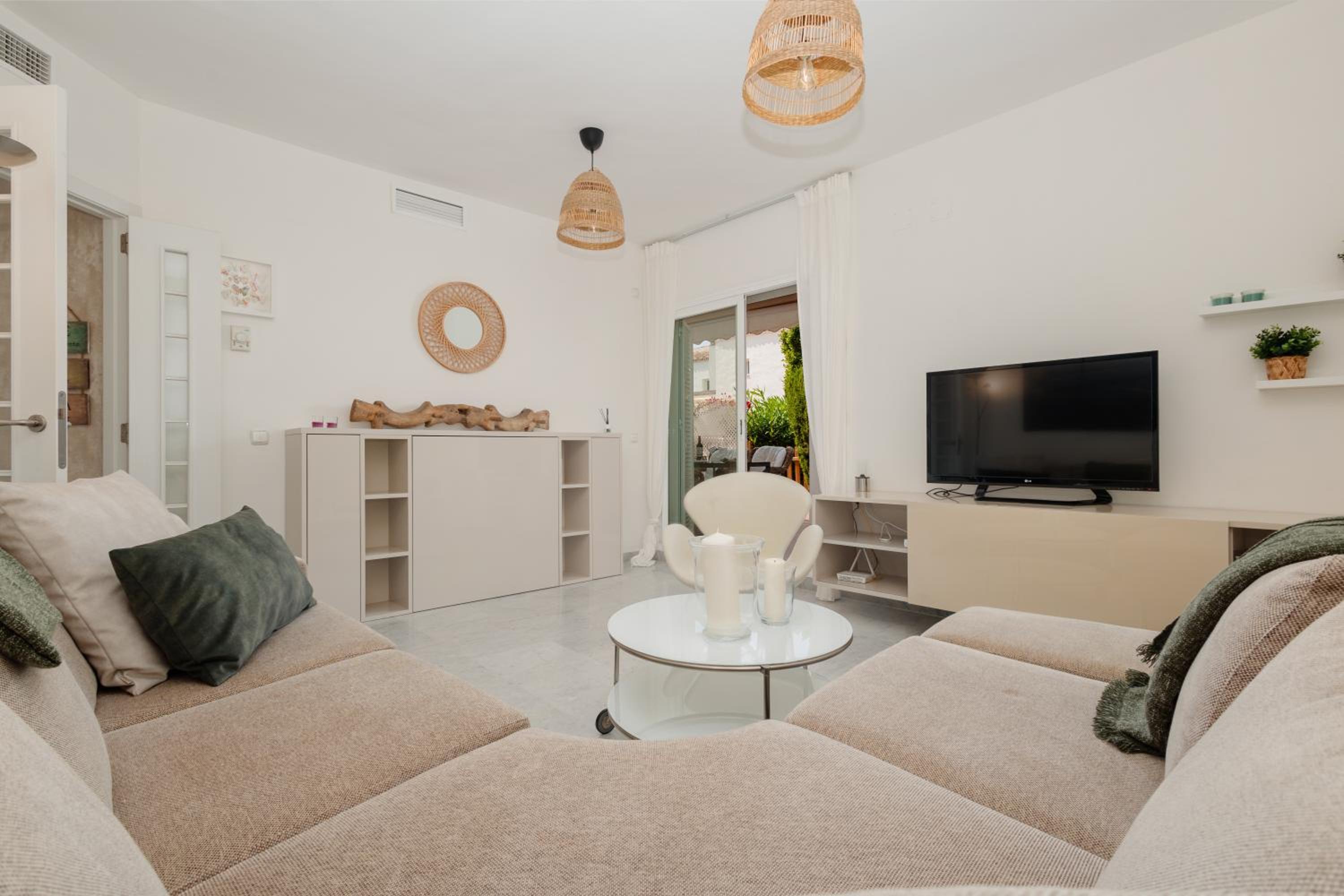 Marbella Vacations - Holiday apartment in first line beach complex in Urbanization Pueblo Mediterraneo, Marbella - Property Image 45