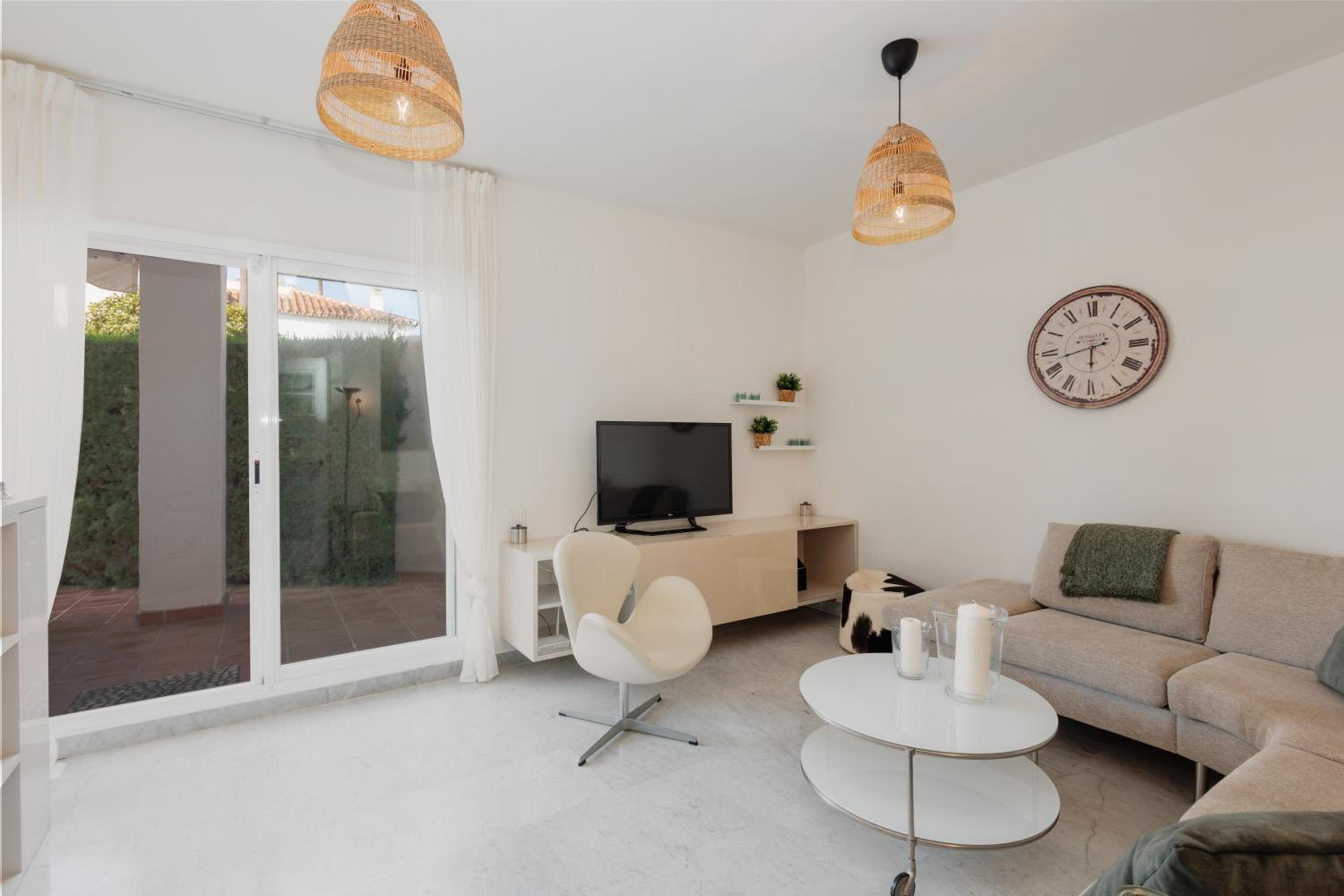 Marbella Vacations - Holiday apartment in first line beach complex in Urbanization Pueblo Mediterraneo, Marbella - Property Image 31