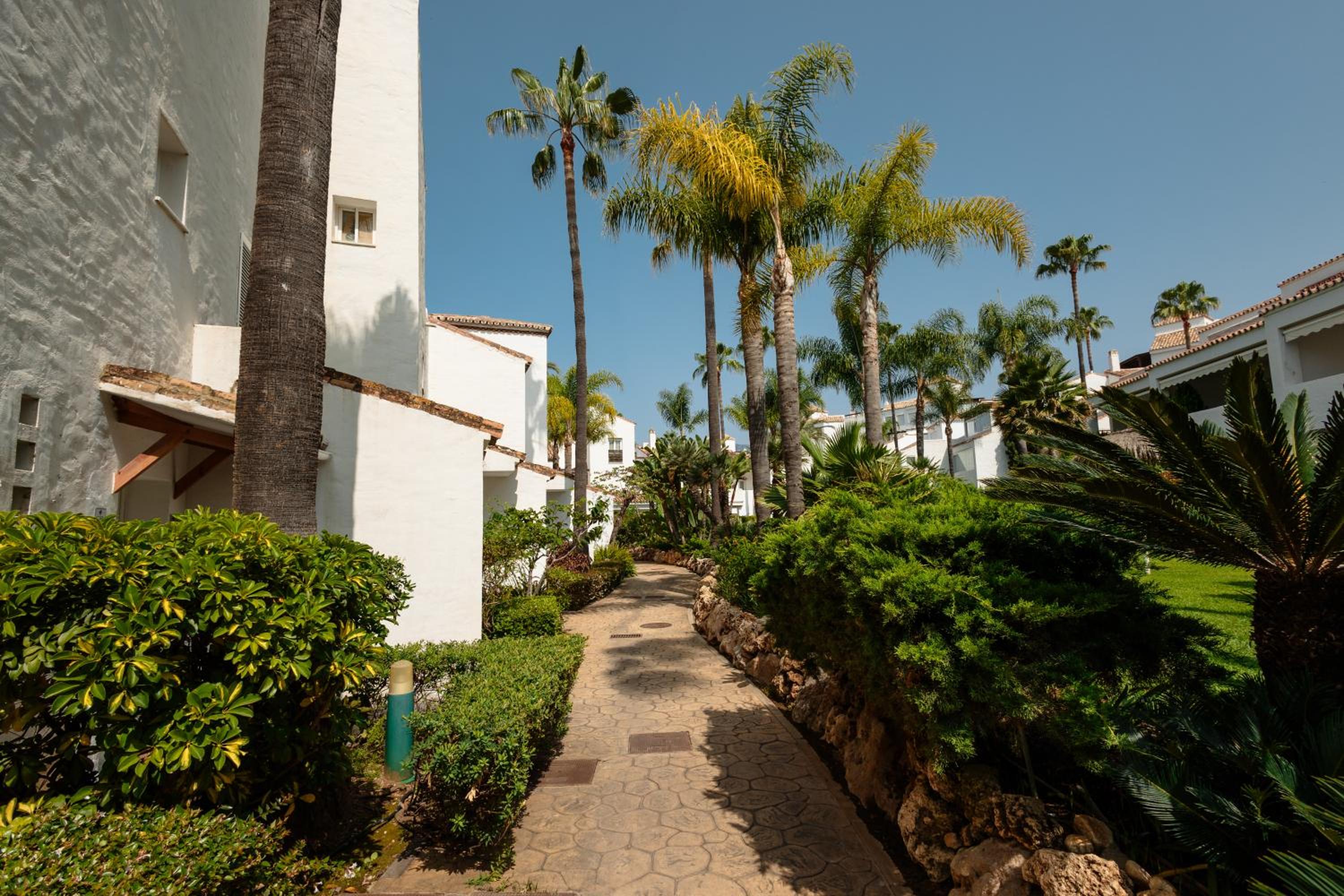 Marbella Vacations - Holiday apartment in first line beach complex in Urbanization Pueblo Mediterraneo, Marbella - Property Image 21