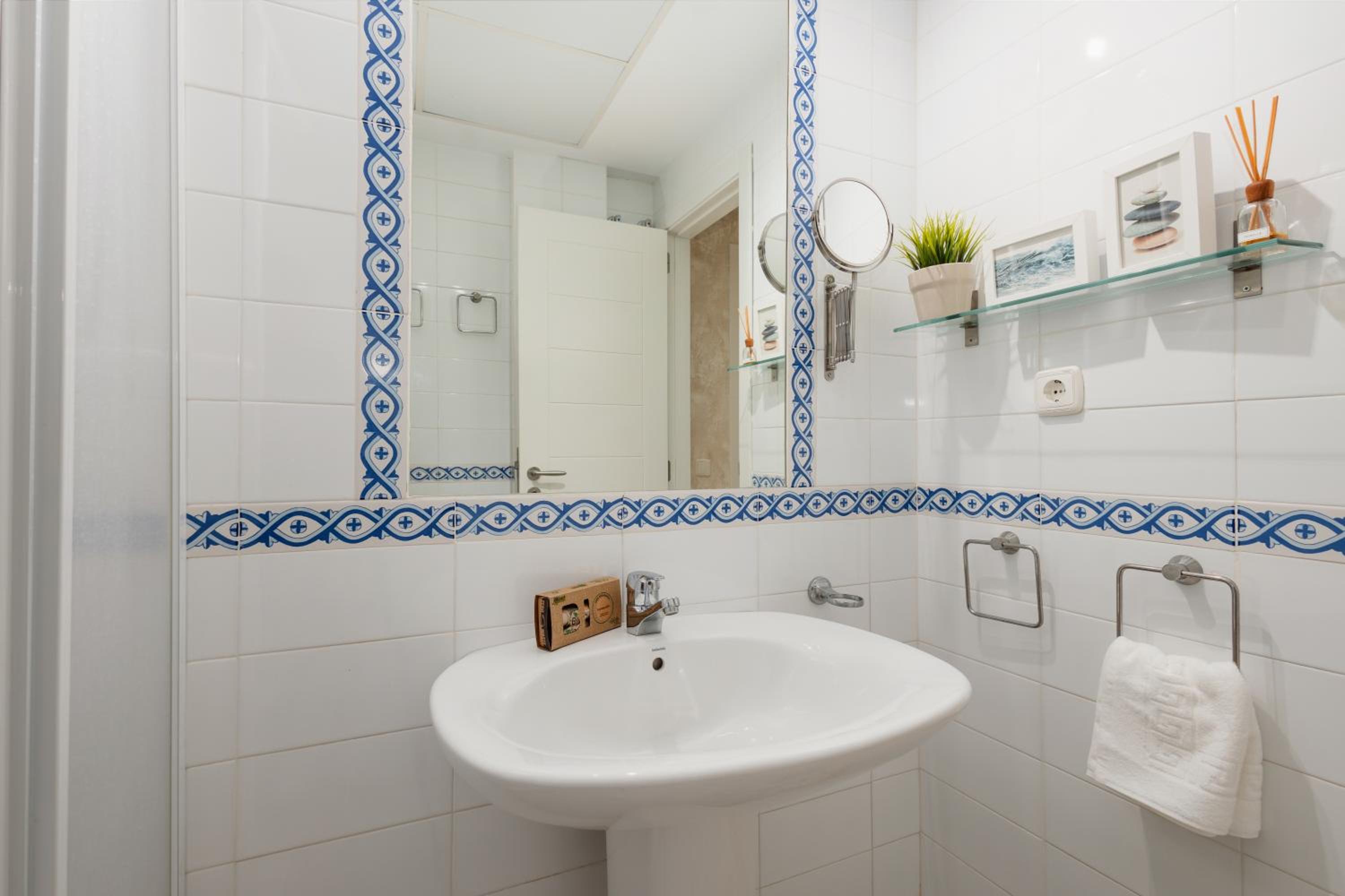 Marbella Vacations - Holiday apartment in first line beach complex in Urbanization Pueblo Mediterraneo, Marbella - Property Image 15