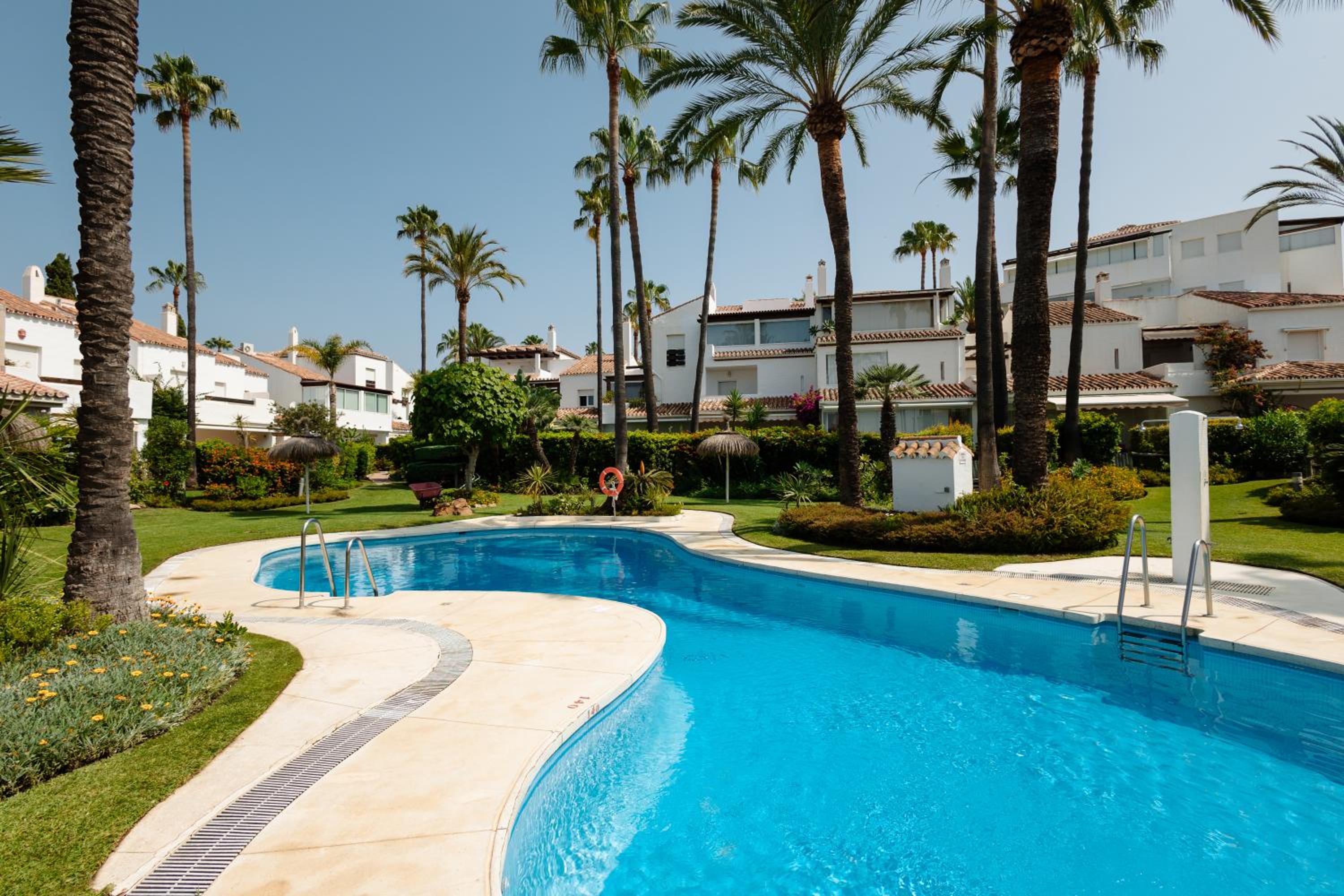 Marbella Vacations - Holiday apartment in first line beach complex in Urbanization Pueblo Mediterraneo, Marbella - Property Image 39