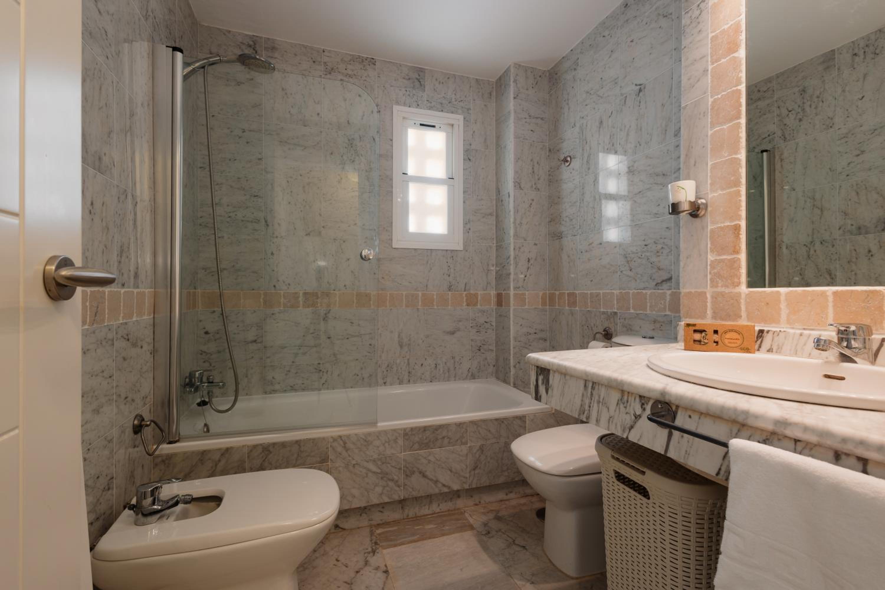 Marbella Vacations - Holiday apartment in first line beach complex in Urbanization Pueblo Mediterraneo, Marbella - Property Image 6