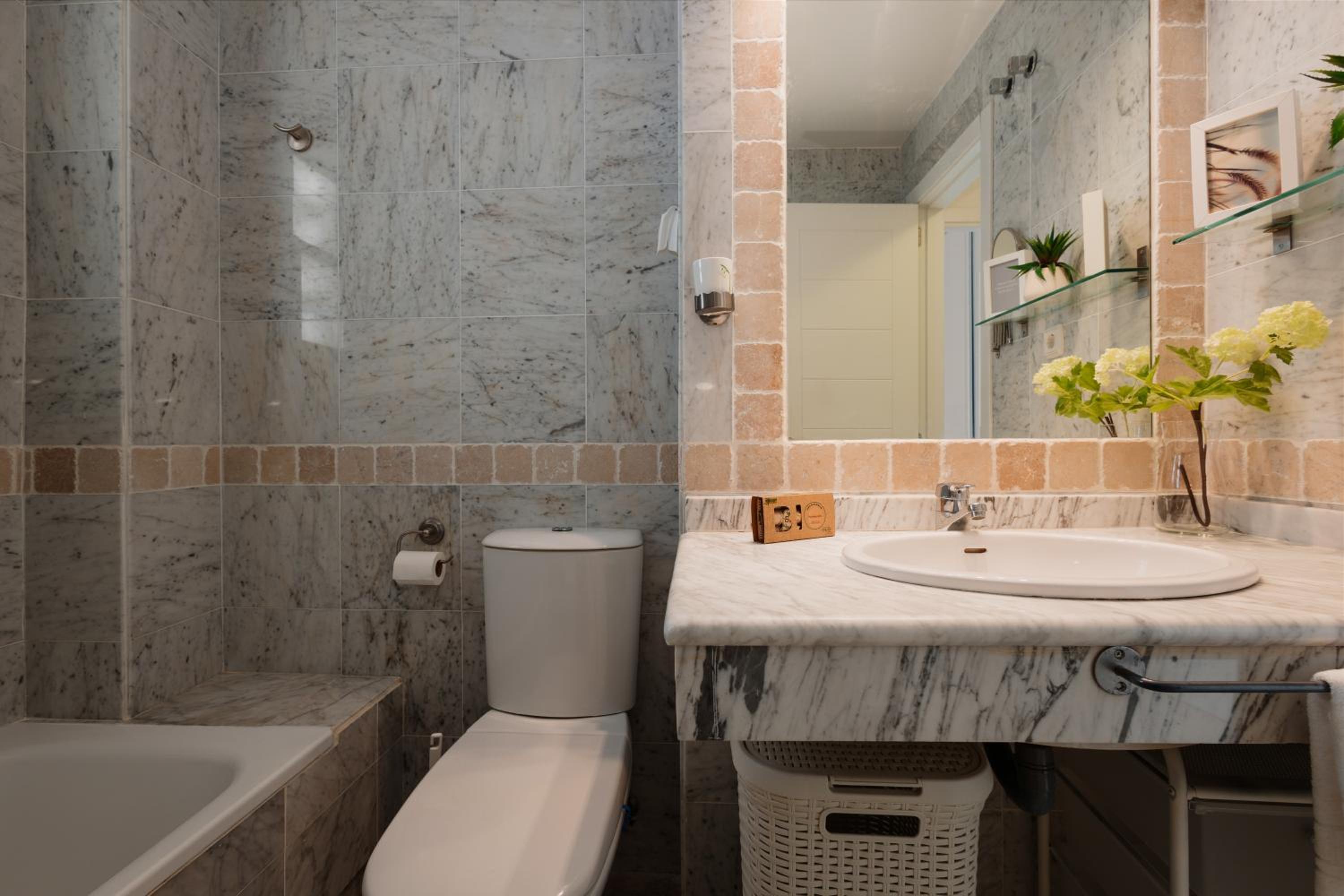 Marbella Vacations - Holiday apartment in first line beach complex in Urbanization Pueblo Mediterraneo, Marbella - Property Image 36