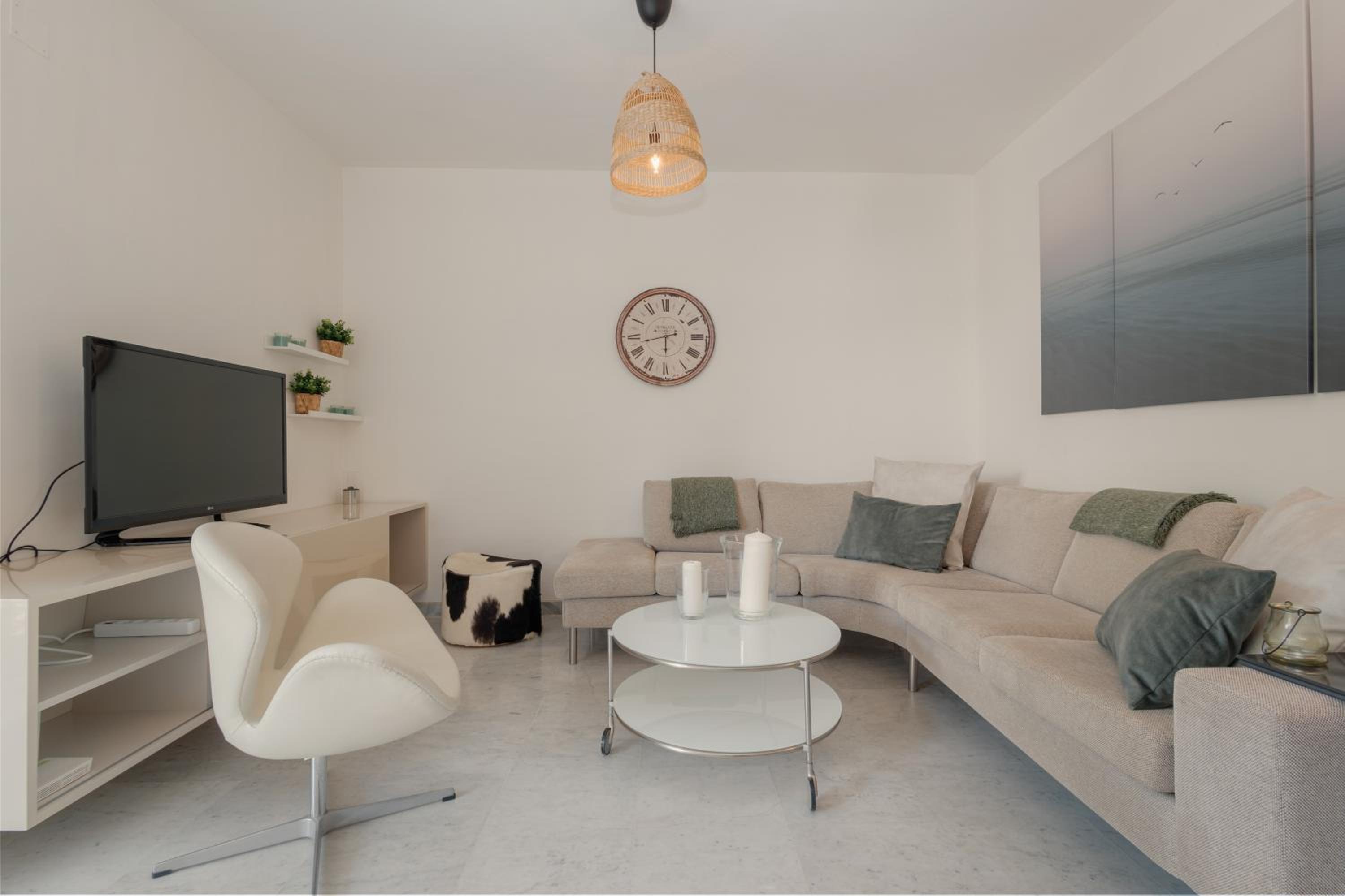 Marbella Vacations - Holiday apartment in first line beach complex in Urbanization Pueblo Mediterraneo, Marbella - Property Image 51