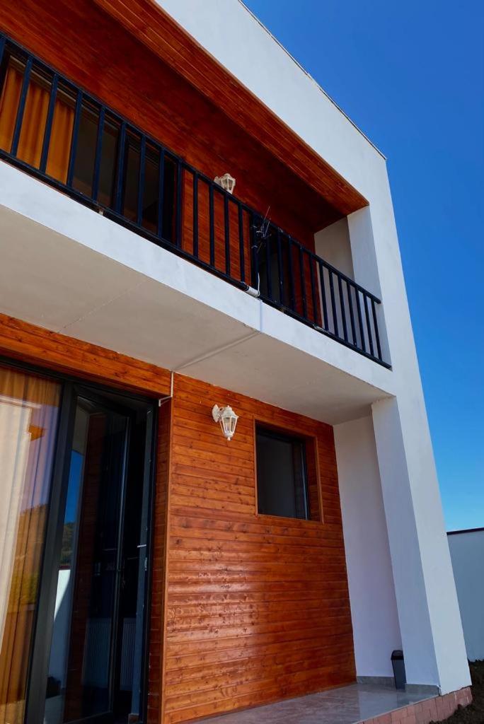 Villa_Tba view 3
