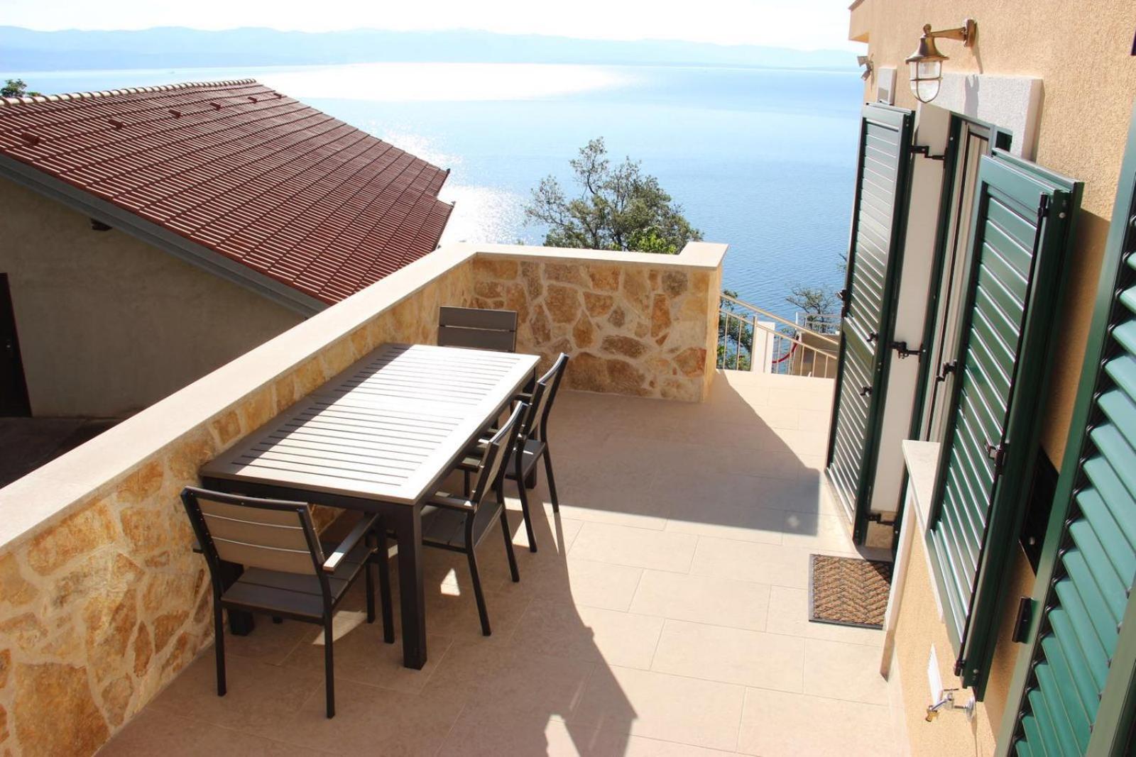 Moderne Familienwohnung mit Panorama-Meerblick