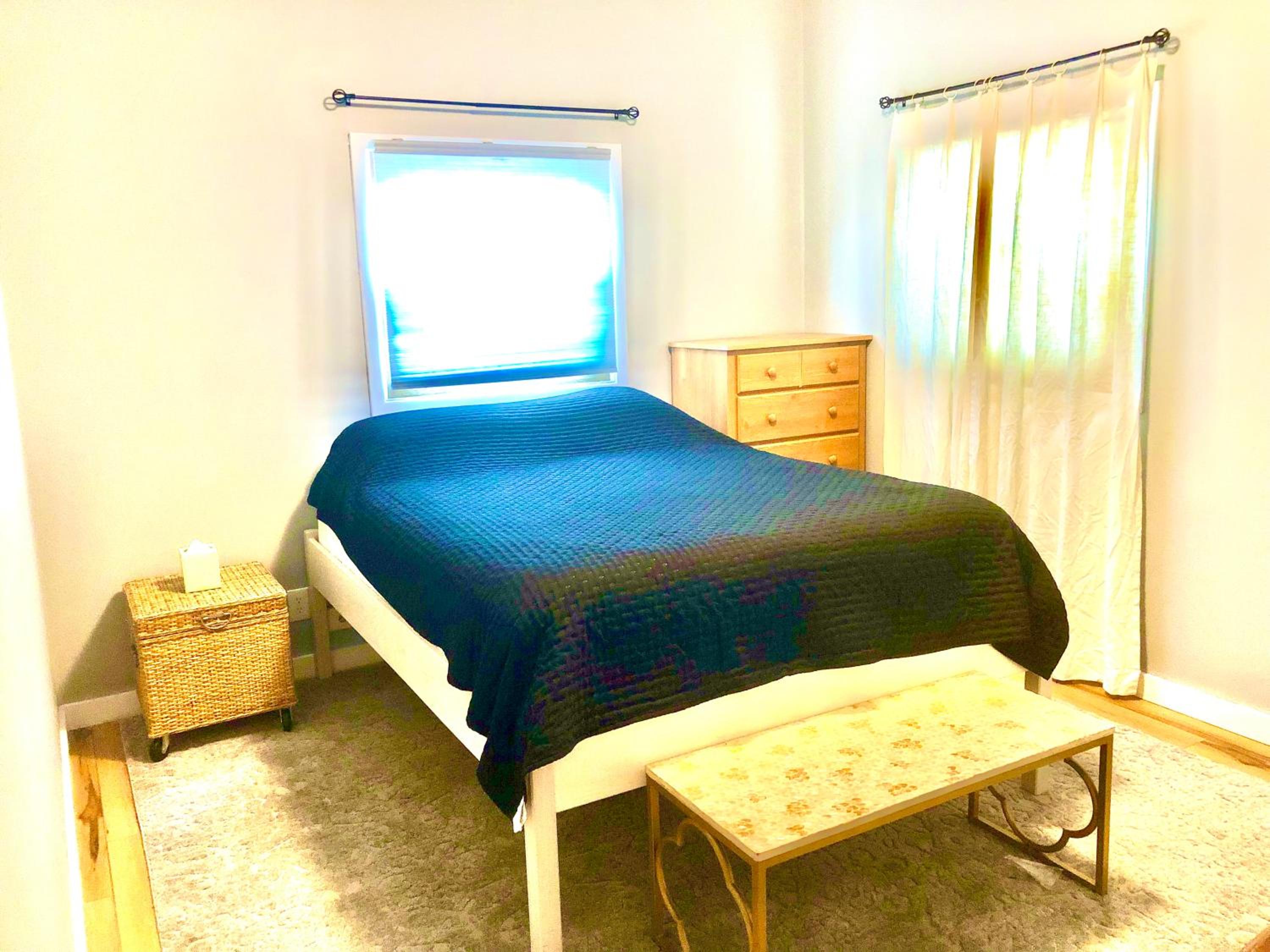 Homey 2 bedroom Apartment, Minutes from Everything! view 3