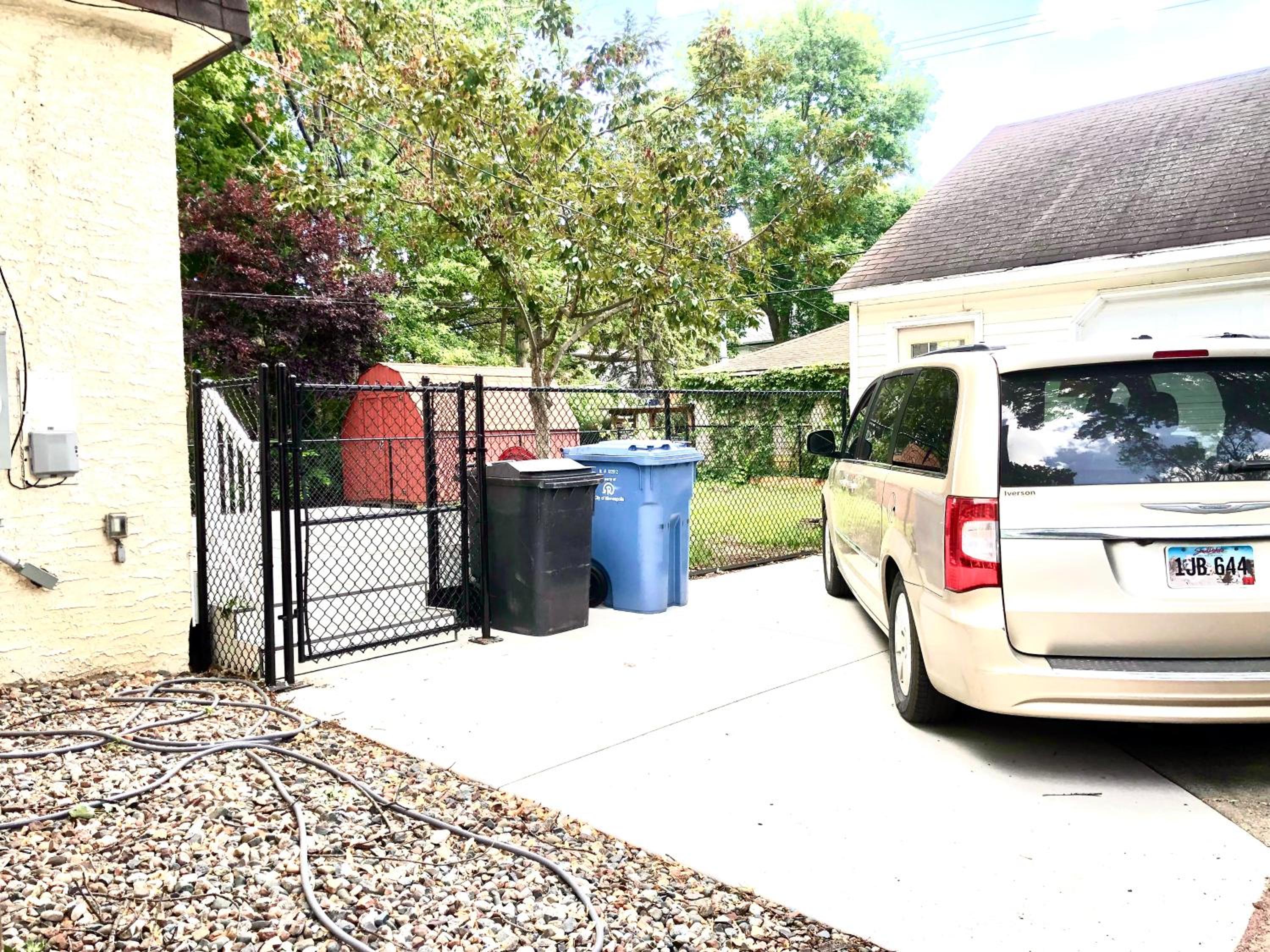 Homey 2 bedroom Apartment, Minutes from Everything! view 4