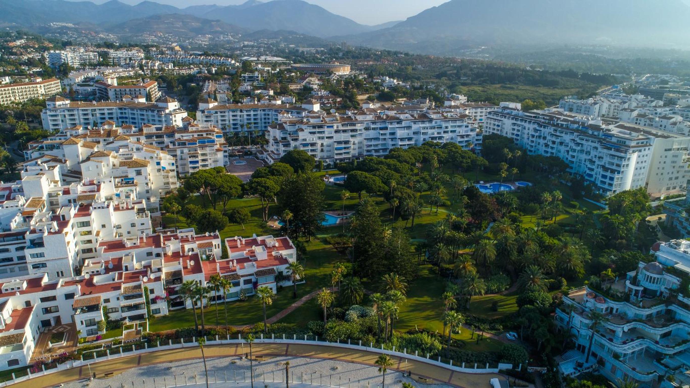 MARBELLA BANUS SUITES - Banus Playas del Duque Beachside Residential