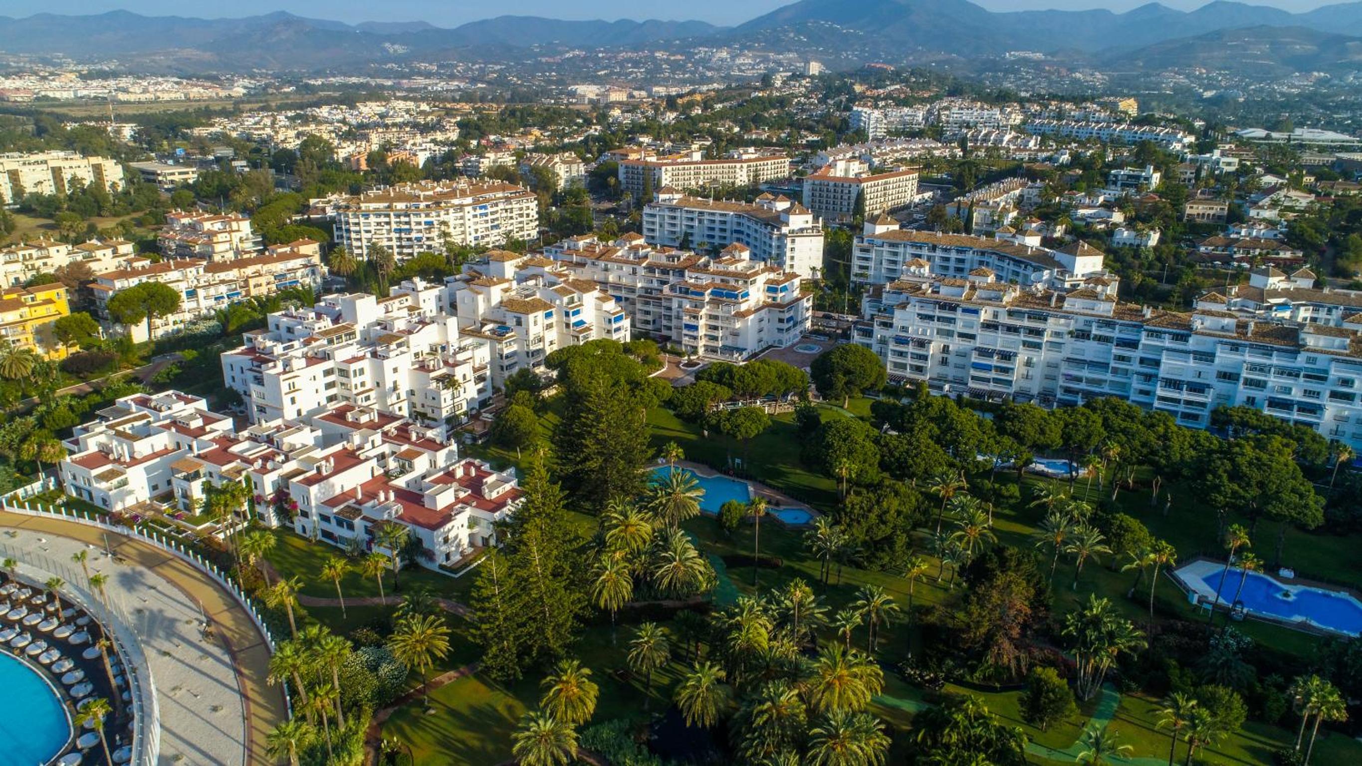 MARBELLA BANUS SUITES - Banus Playas del Duque Beachside Residential