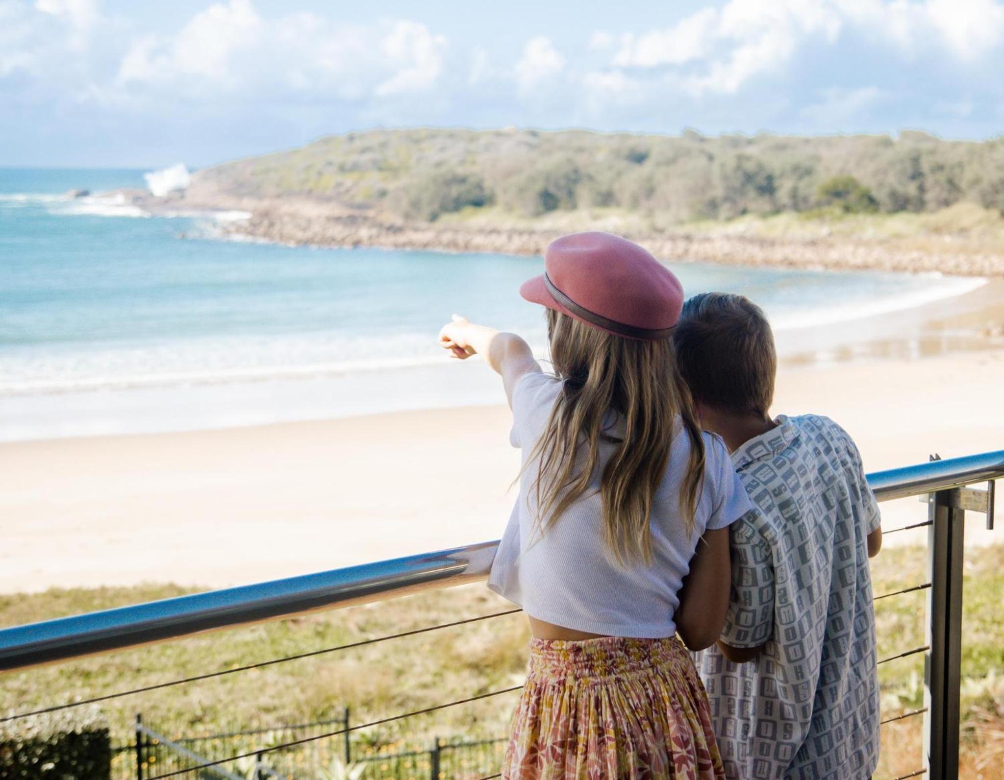 Sails on the Beachfront - Exclusive Seaside Home
