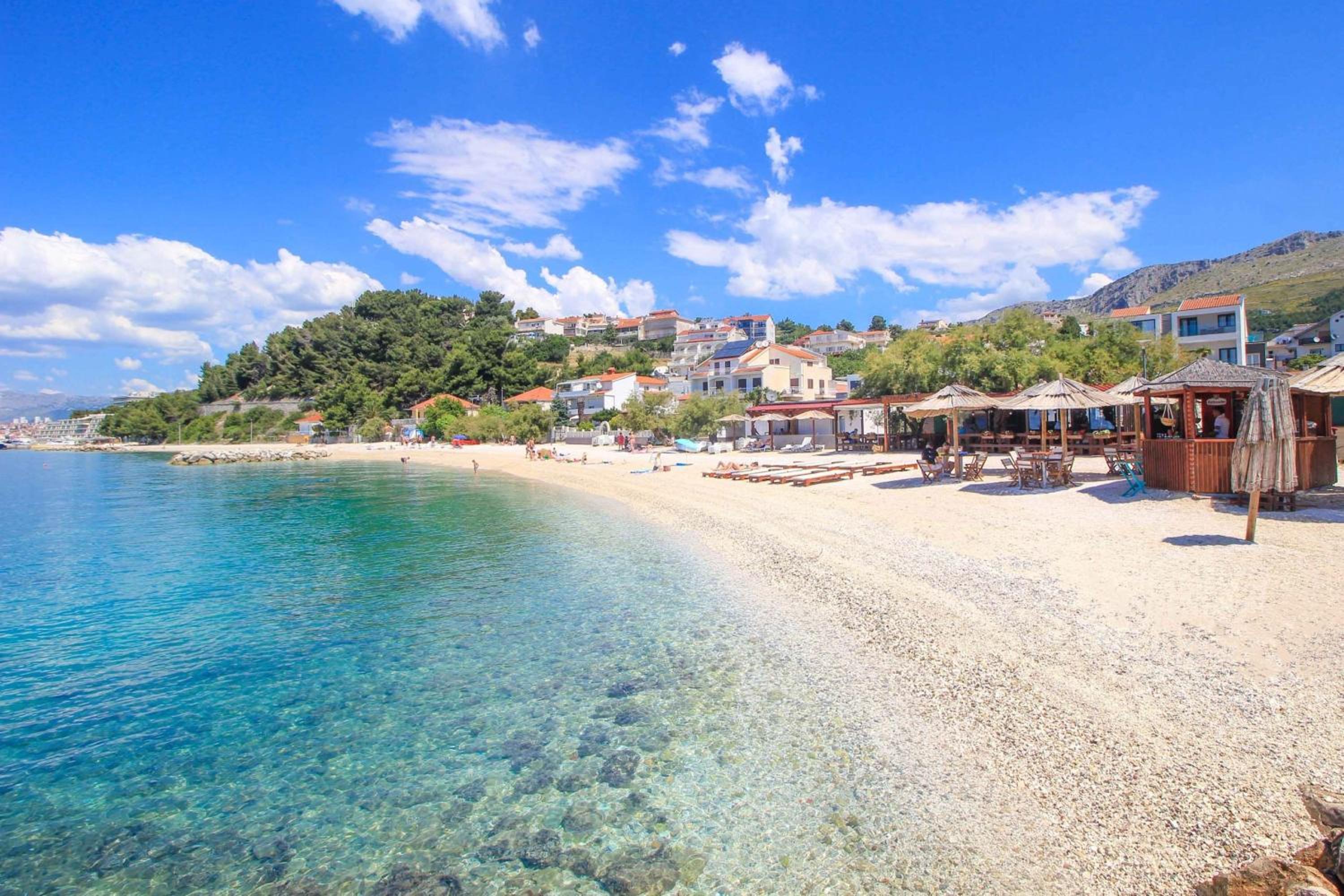 Spacious apartments Jelena with balcony, garden and sea view