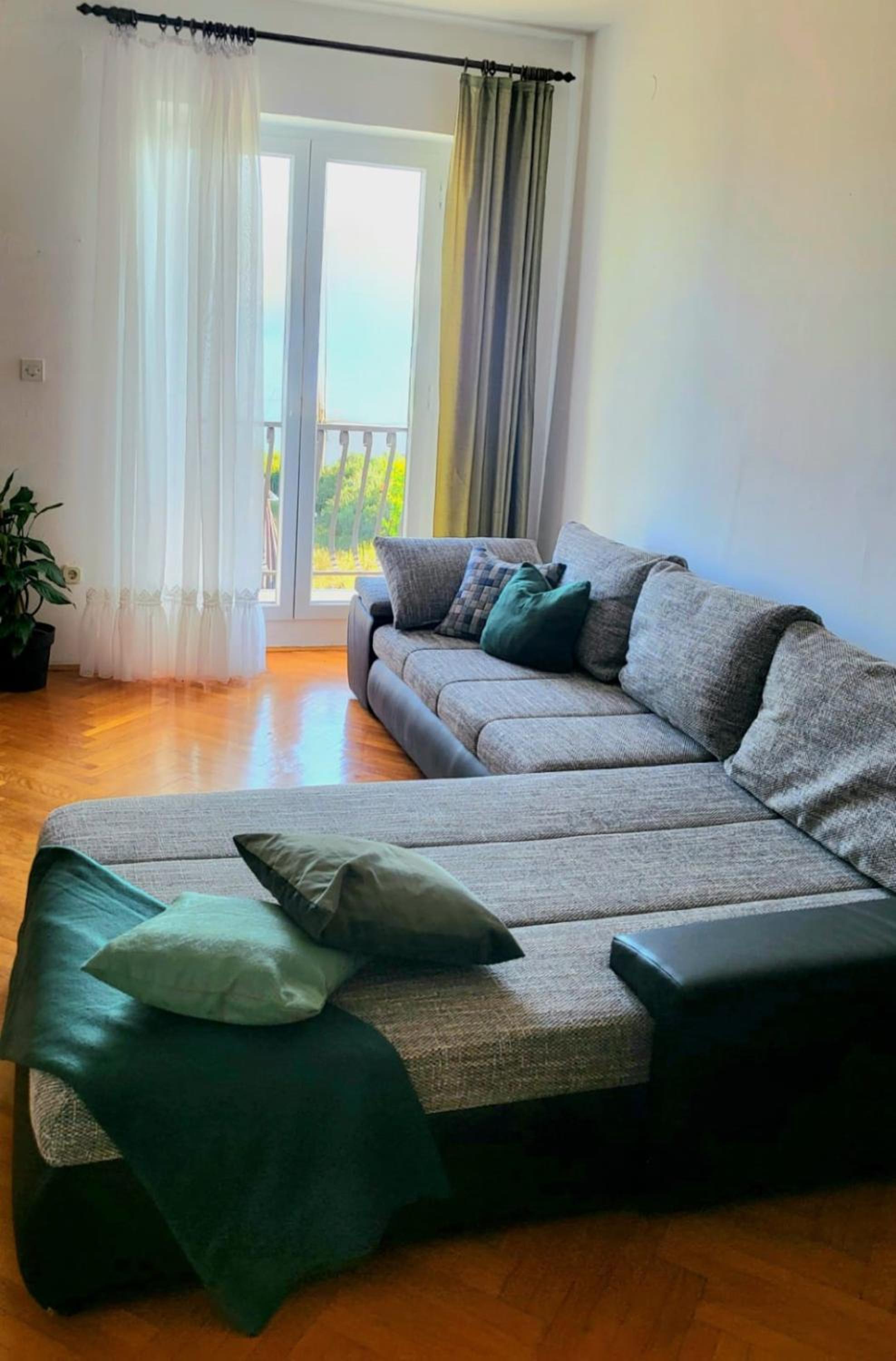 Spacious apartments Jelena with balcony, garden and sea view photo 2