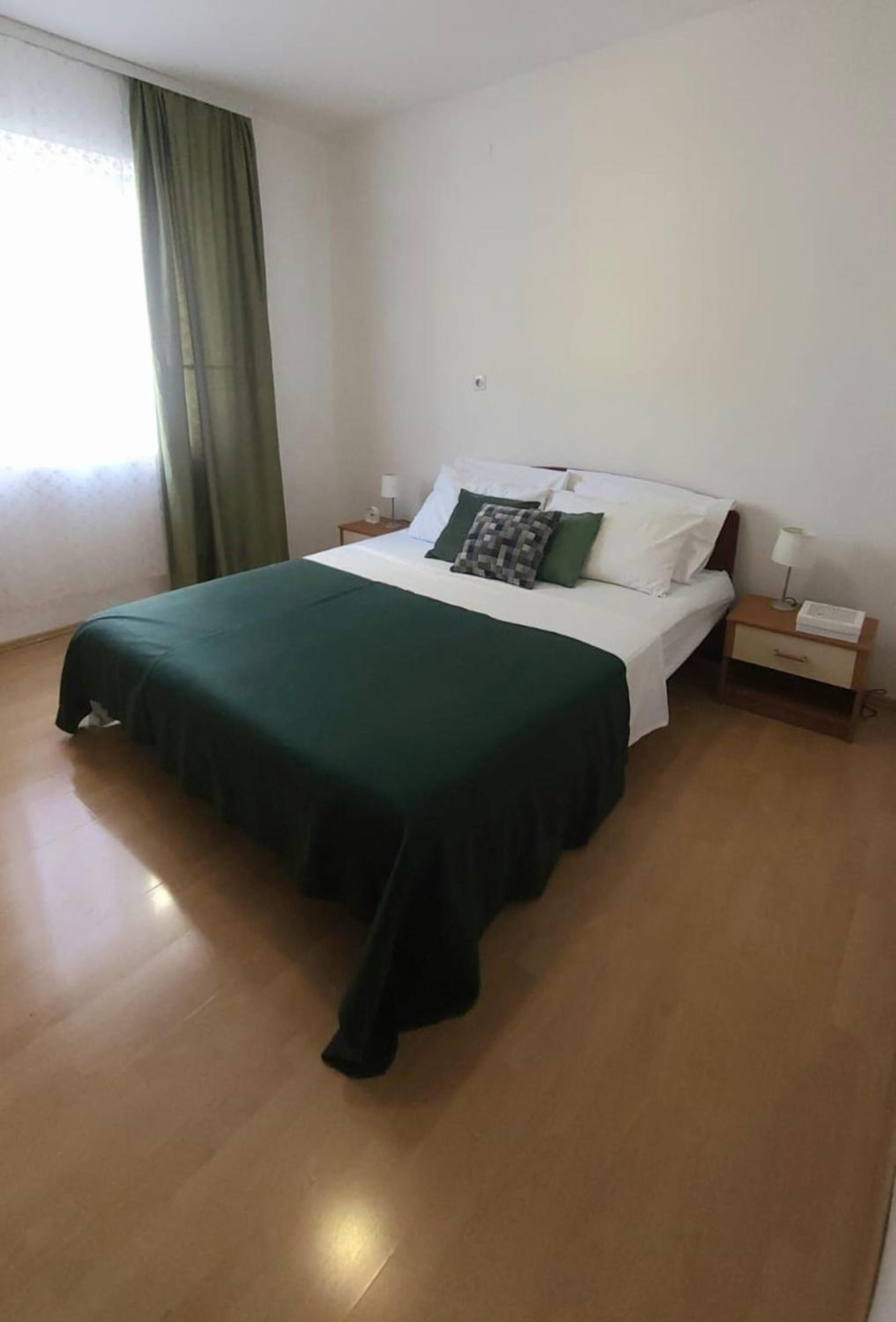 Spacious apartments Jelena with balcony, garden and sea view