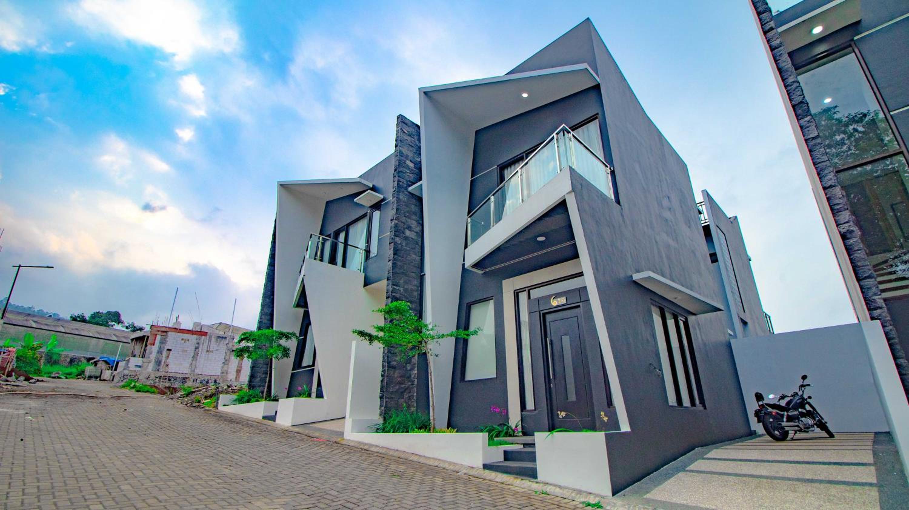 Villa Syariah Lucia B10 with Private Pool and Balcony view 3