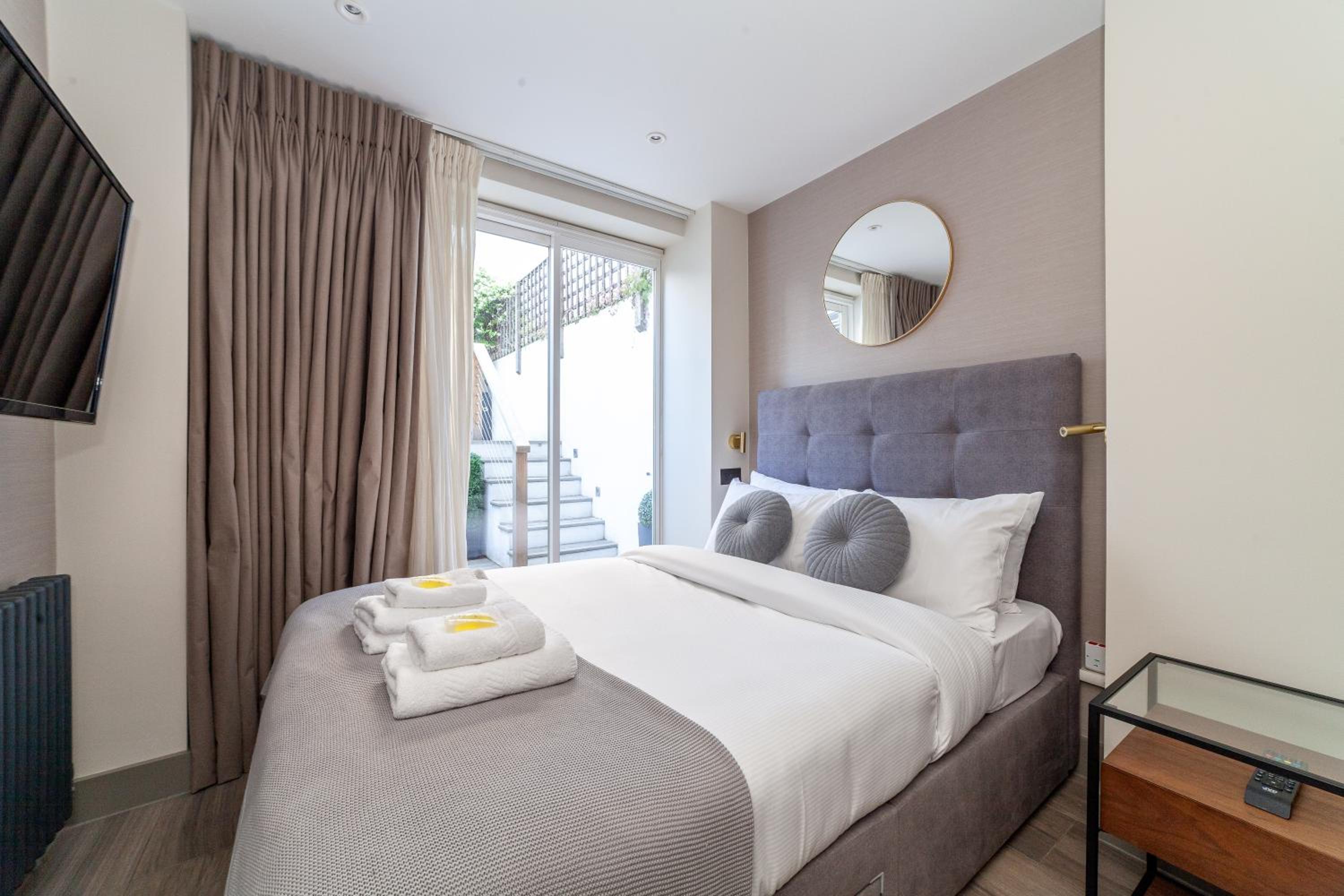 Stunning Modern 2BR Flat wGarden near Harrods