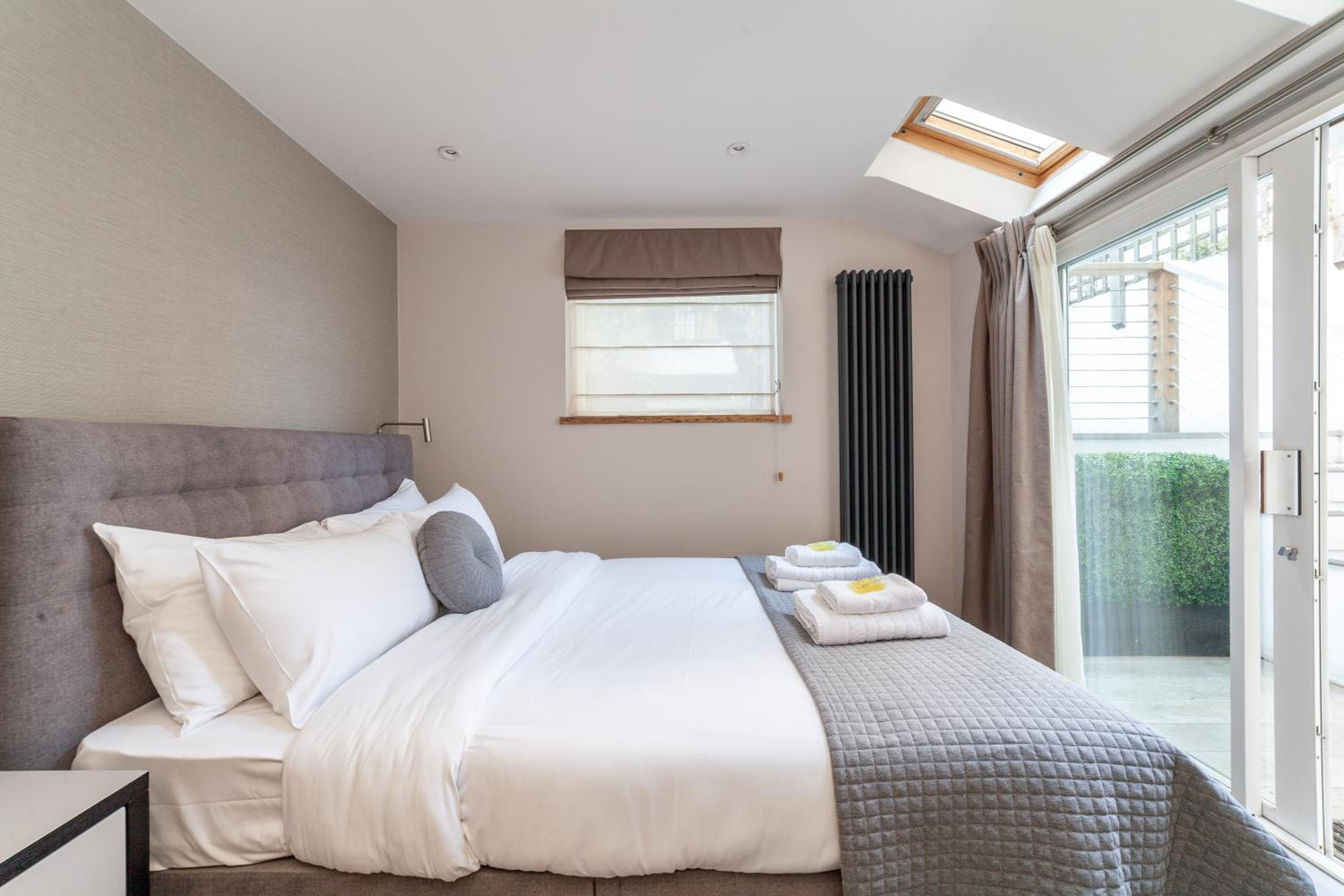 Stunning Modern 2BR Flat wGarden near Harrods