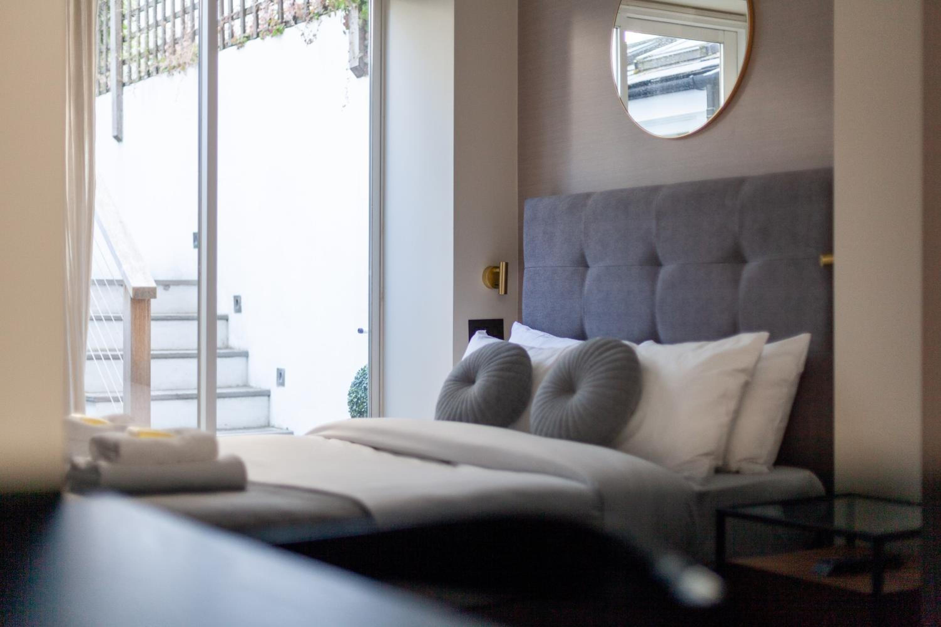 Stunning Modern 2BR Flat wGarden near Harrods