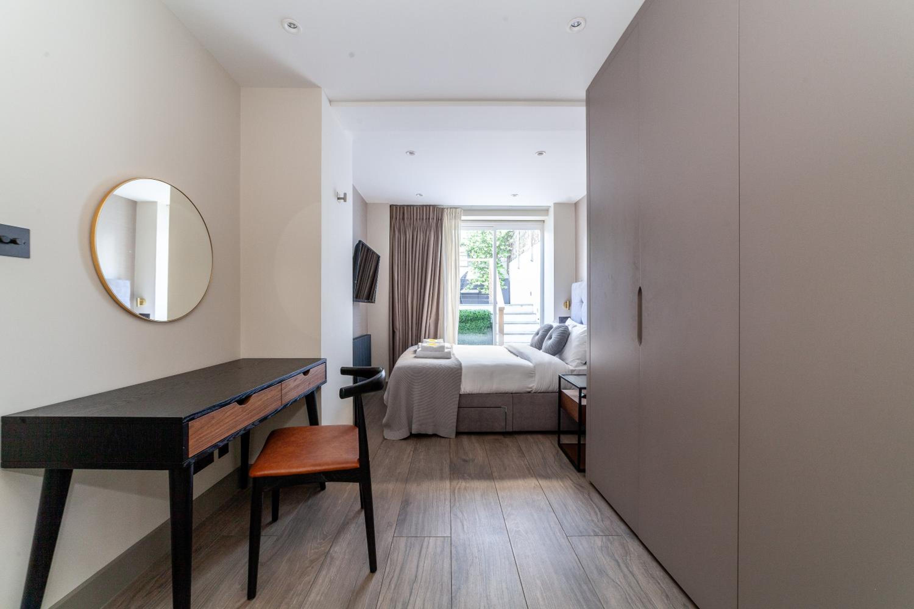 Stunning Modern 2BR Flat wGarden near Harrods