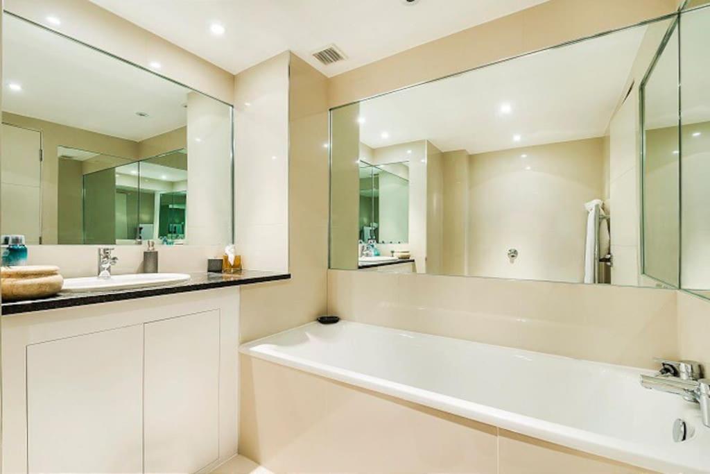 Penthouse with stunning views and great location! view 4