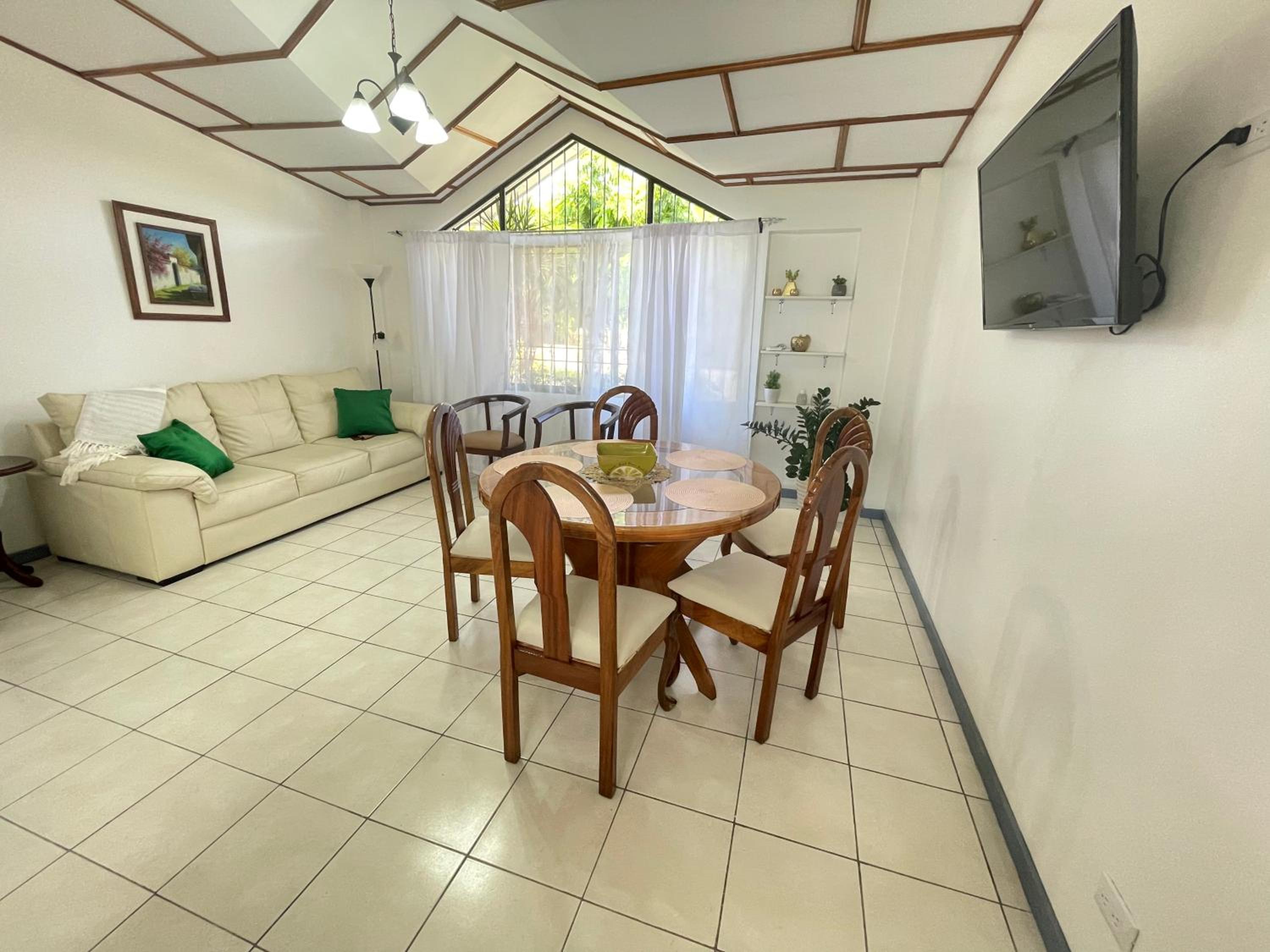 3 Min from SJO airport Kaeli