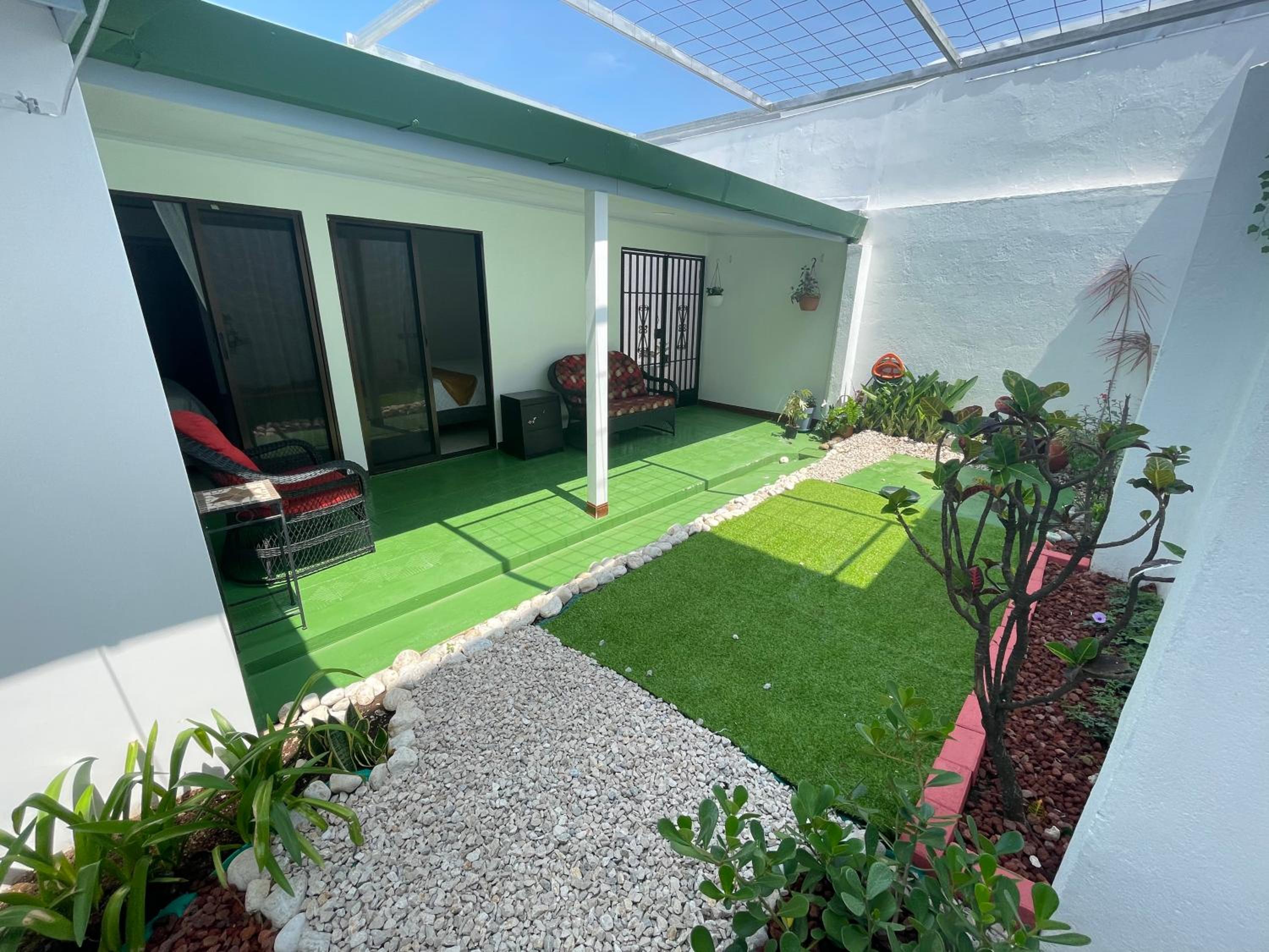 3 Min from SJO airport Kaeli