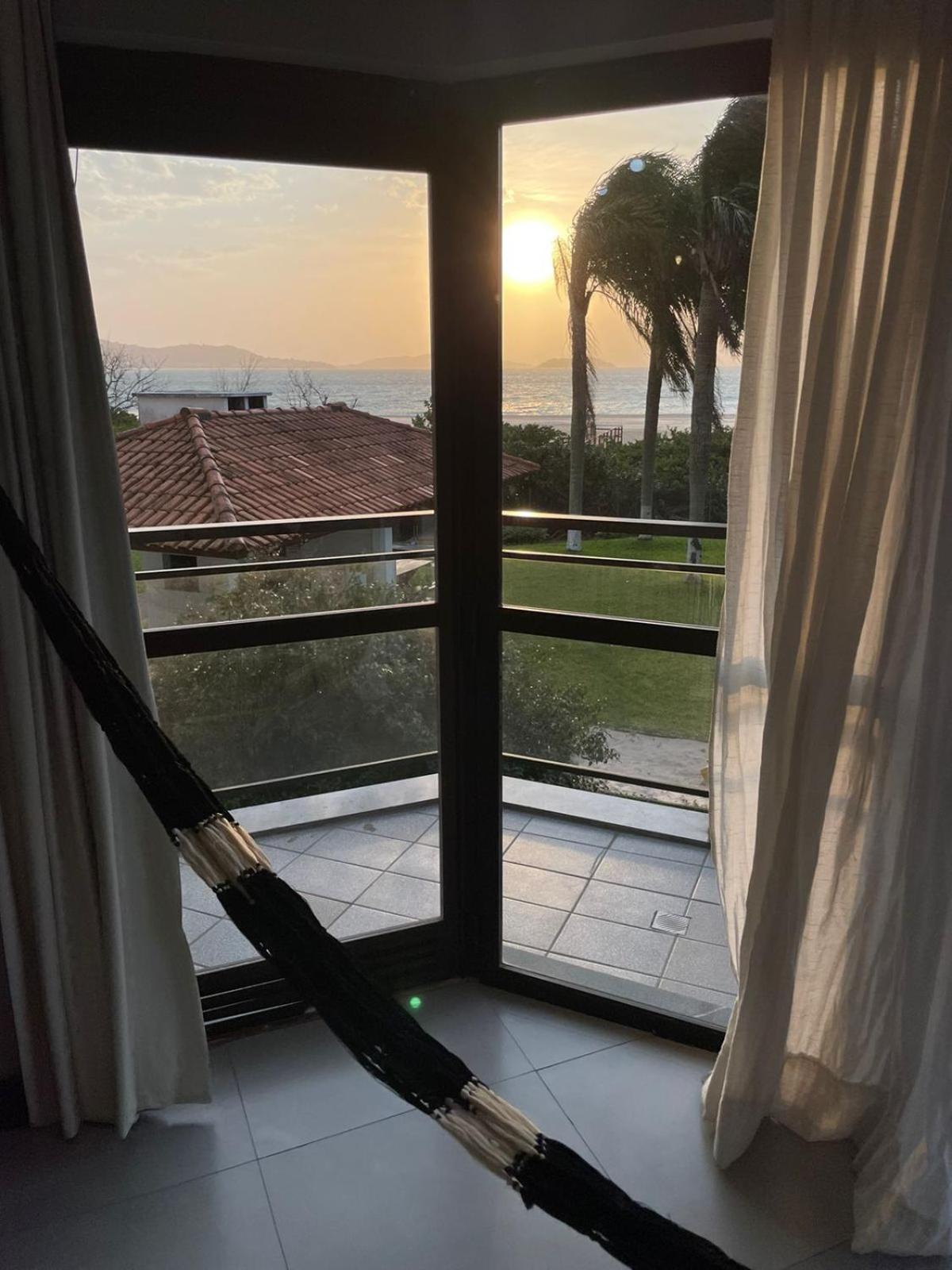 Lindo apartamento com vista para o mar (C142)
