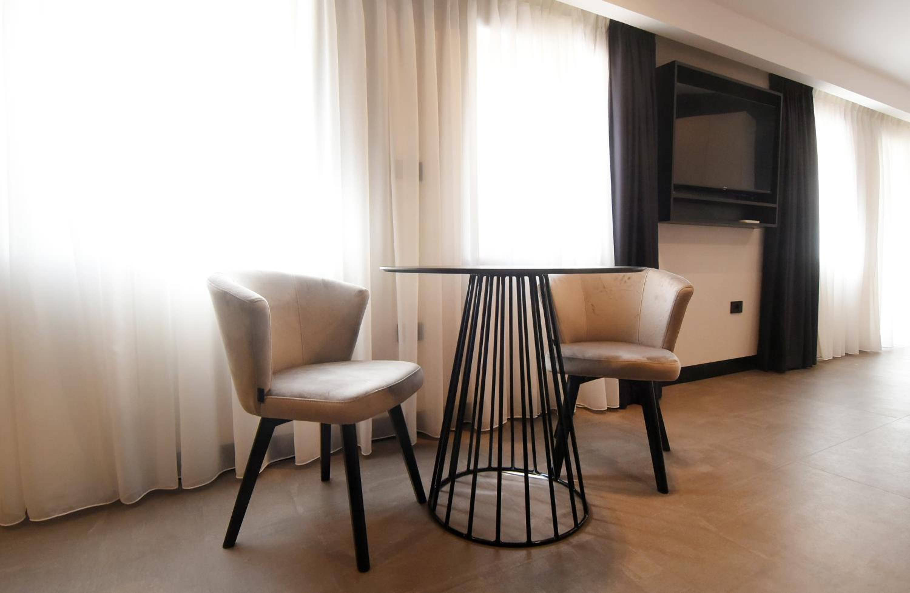 Grandeur Apartments