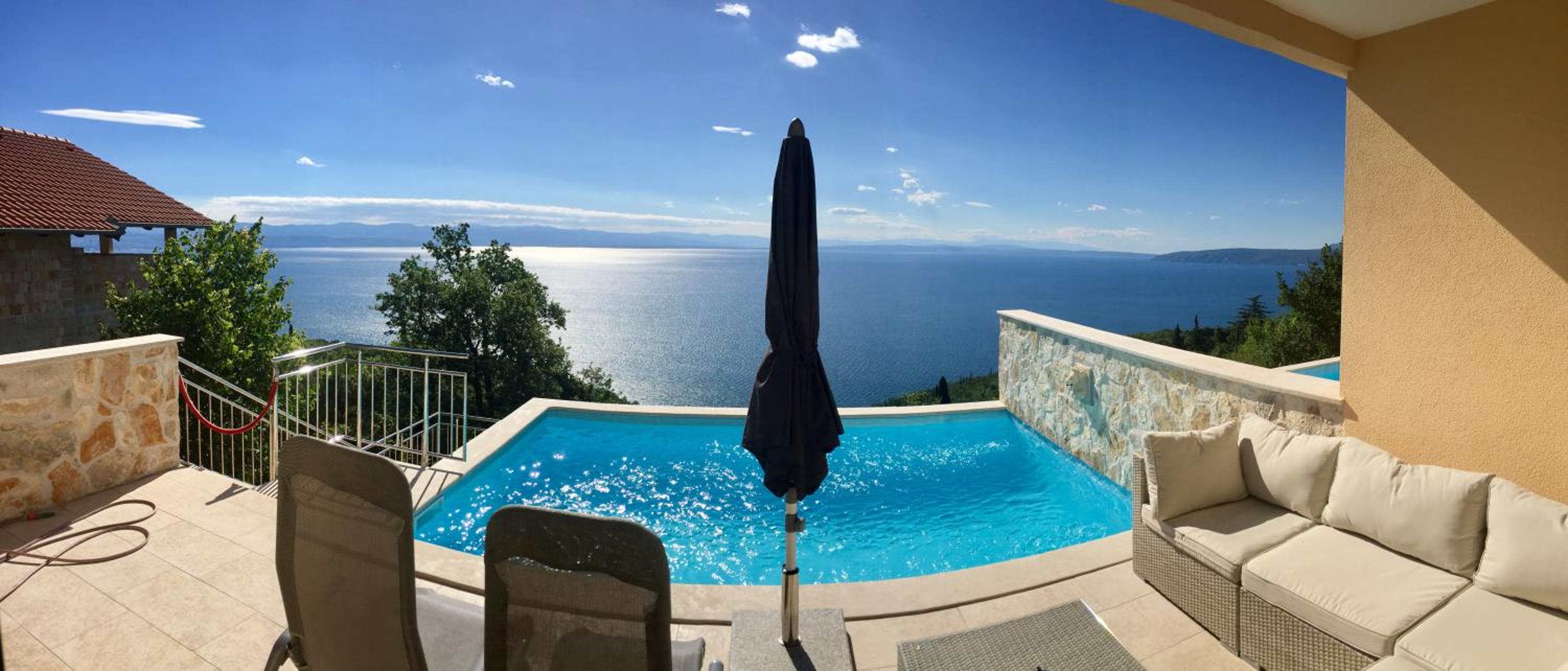 Moderne Familienwohnung mit Panorama-Meerblick