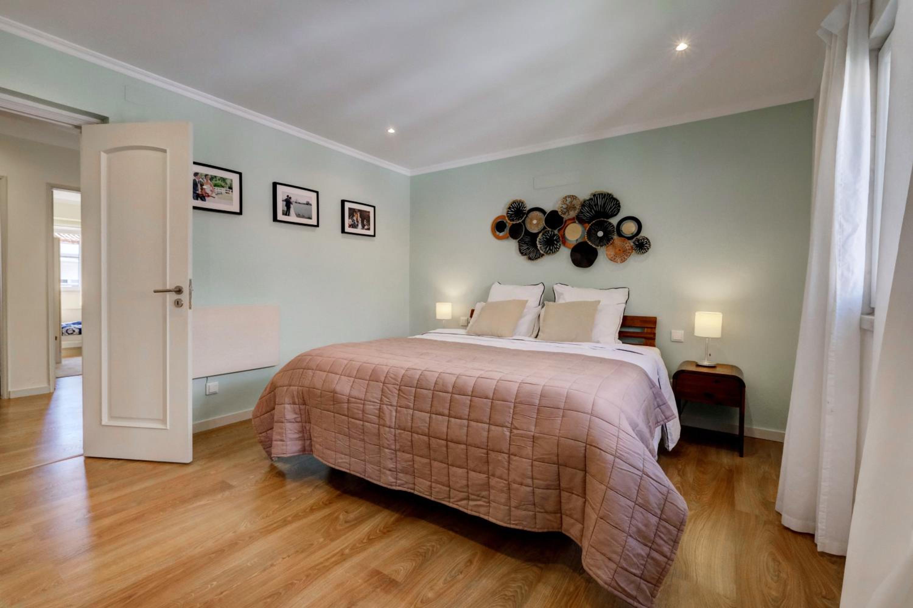 Comfortable Town House in Quiet Area by LovelyStay view 3