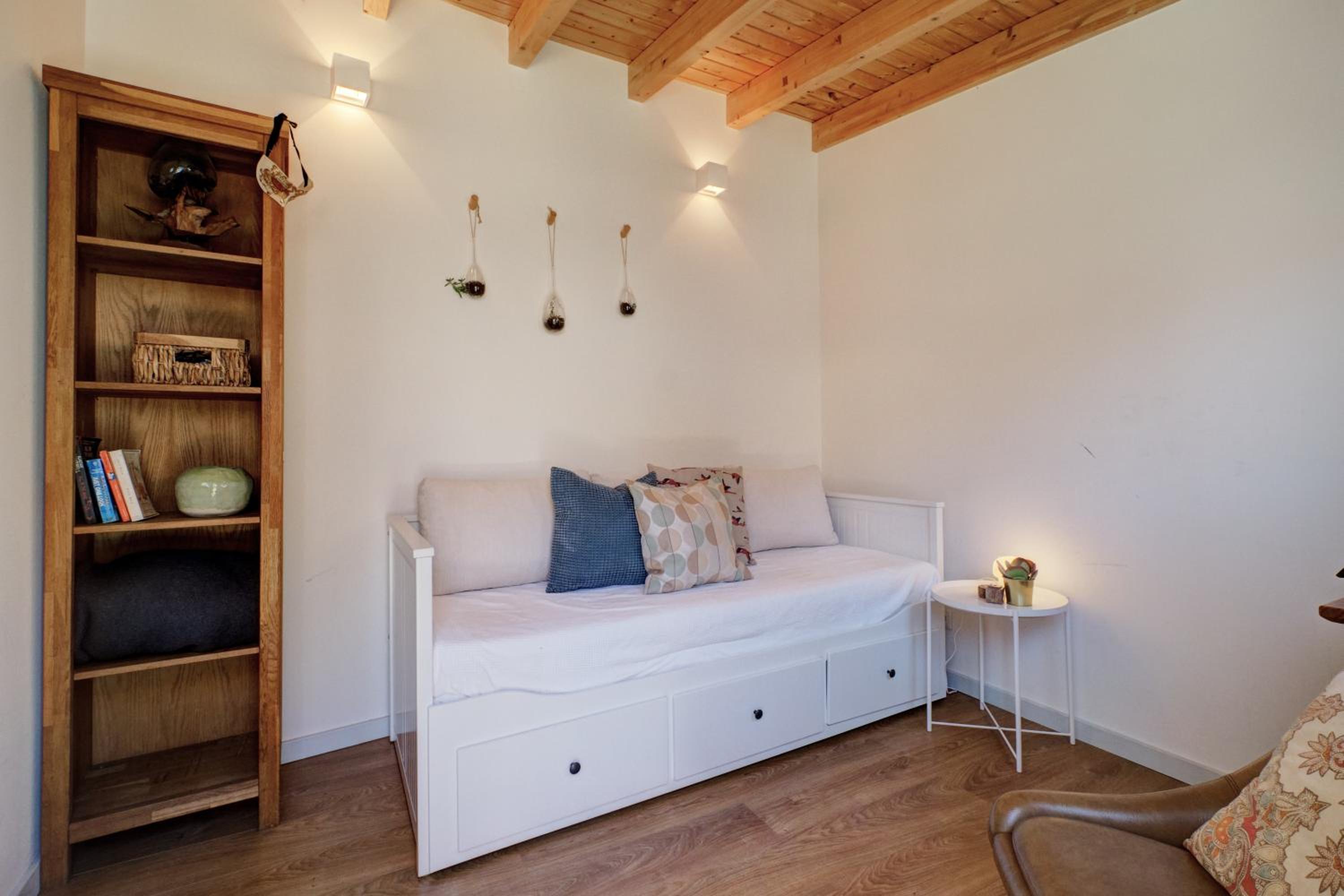 Comfortable Town House in Quiet Area by LovelyStay view 5