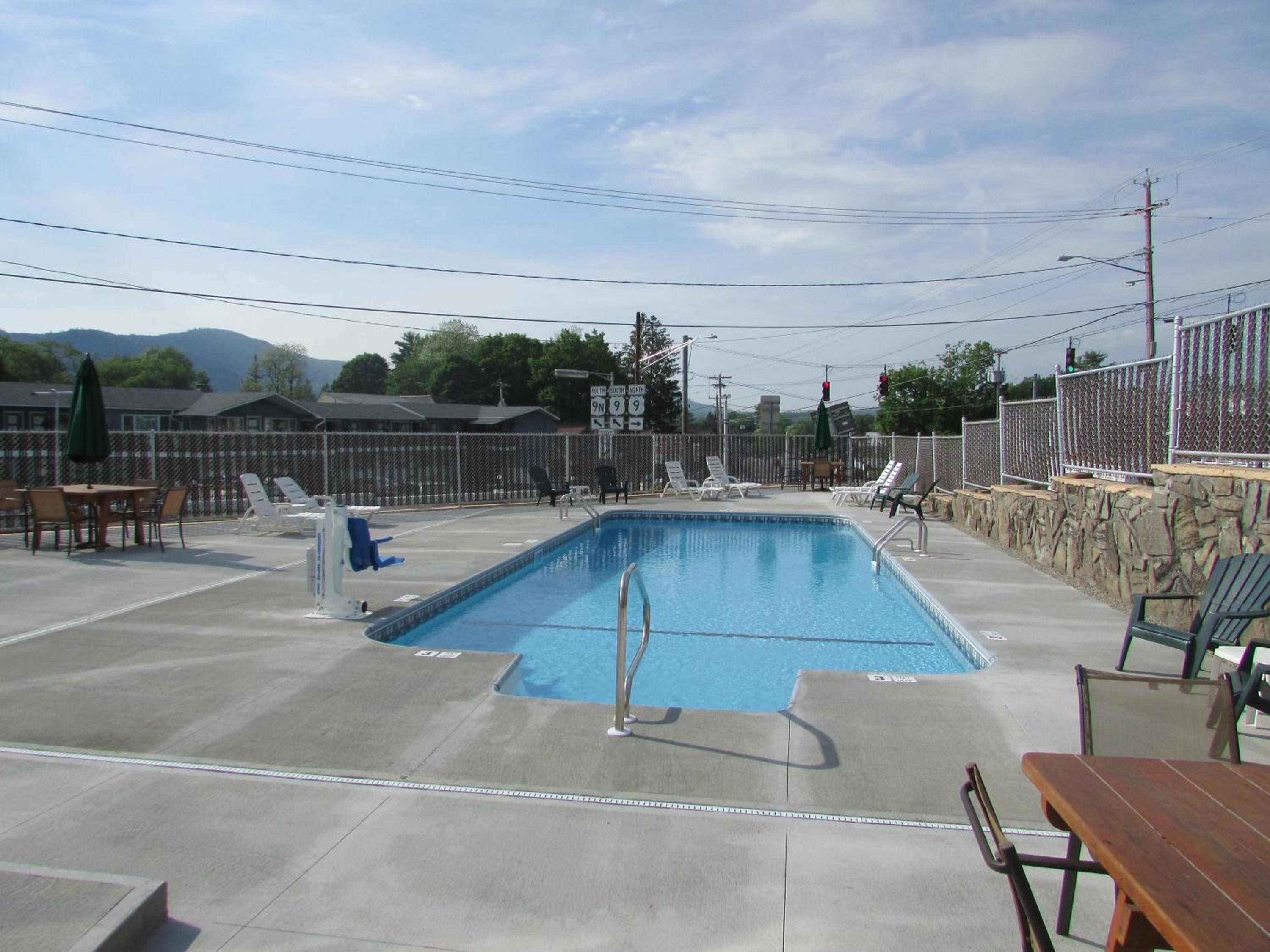 The Lake George Inn