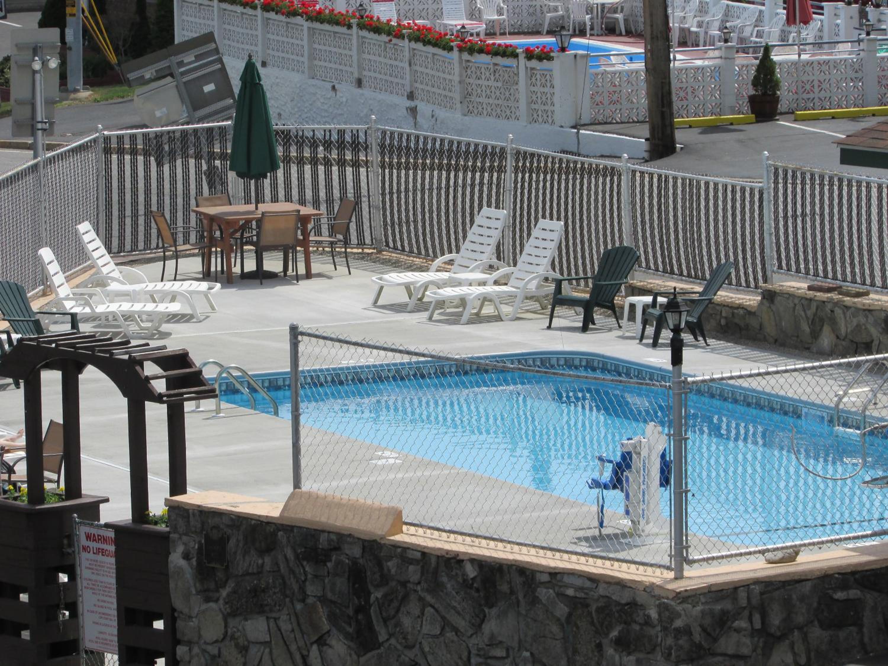The Lake George Inn