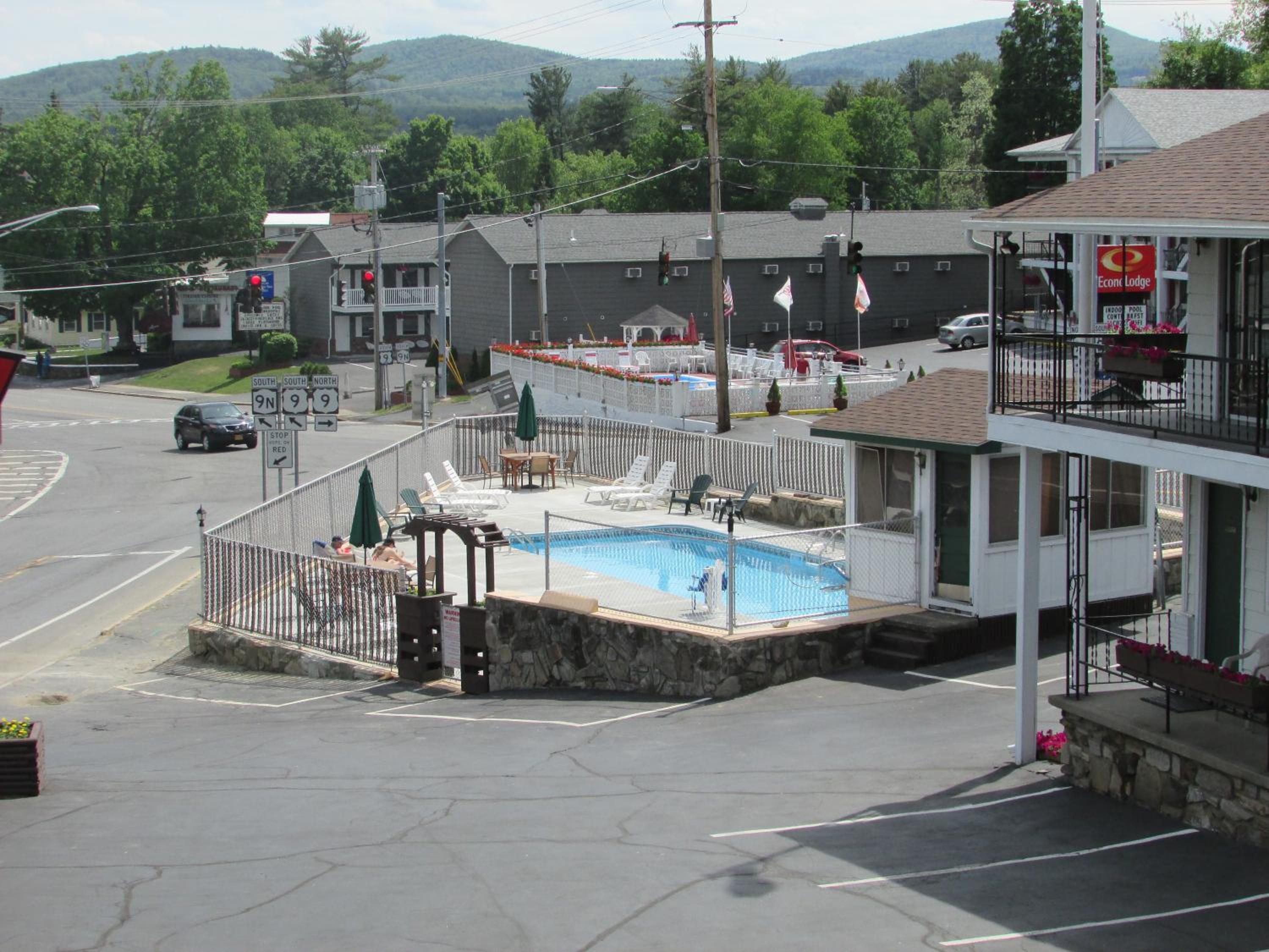 The Lake George Inn