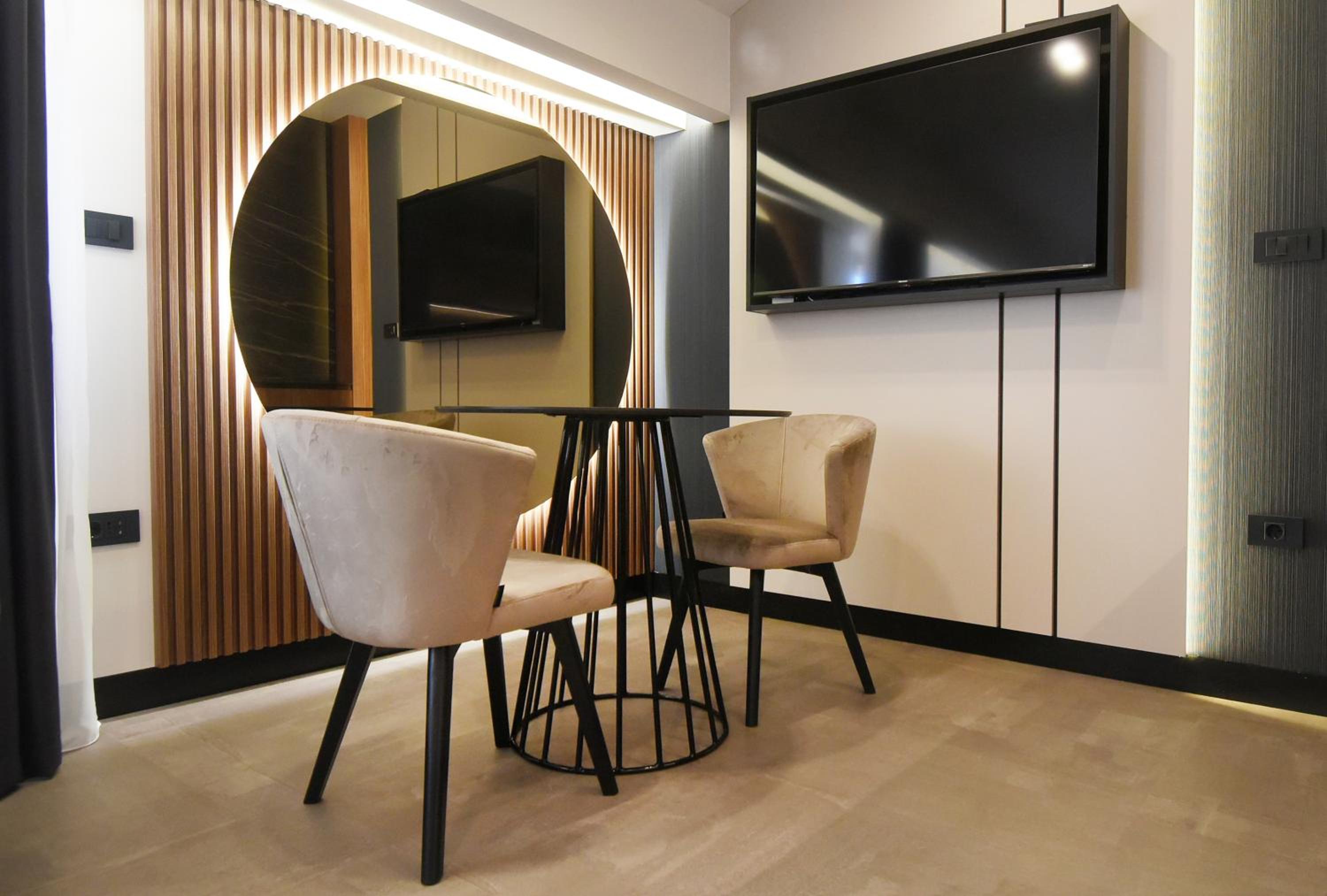 Grandeur Apartments