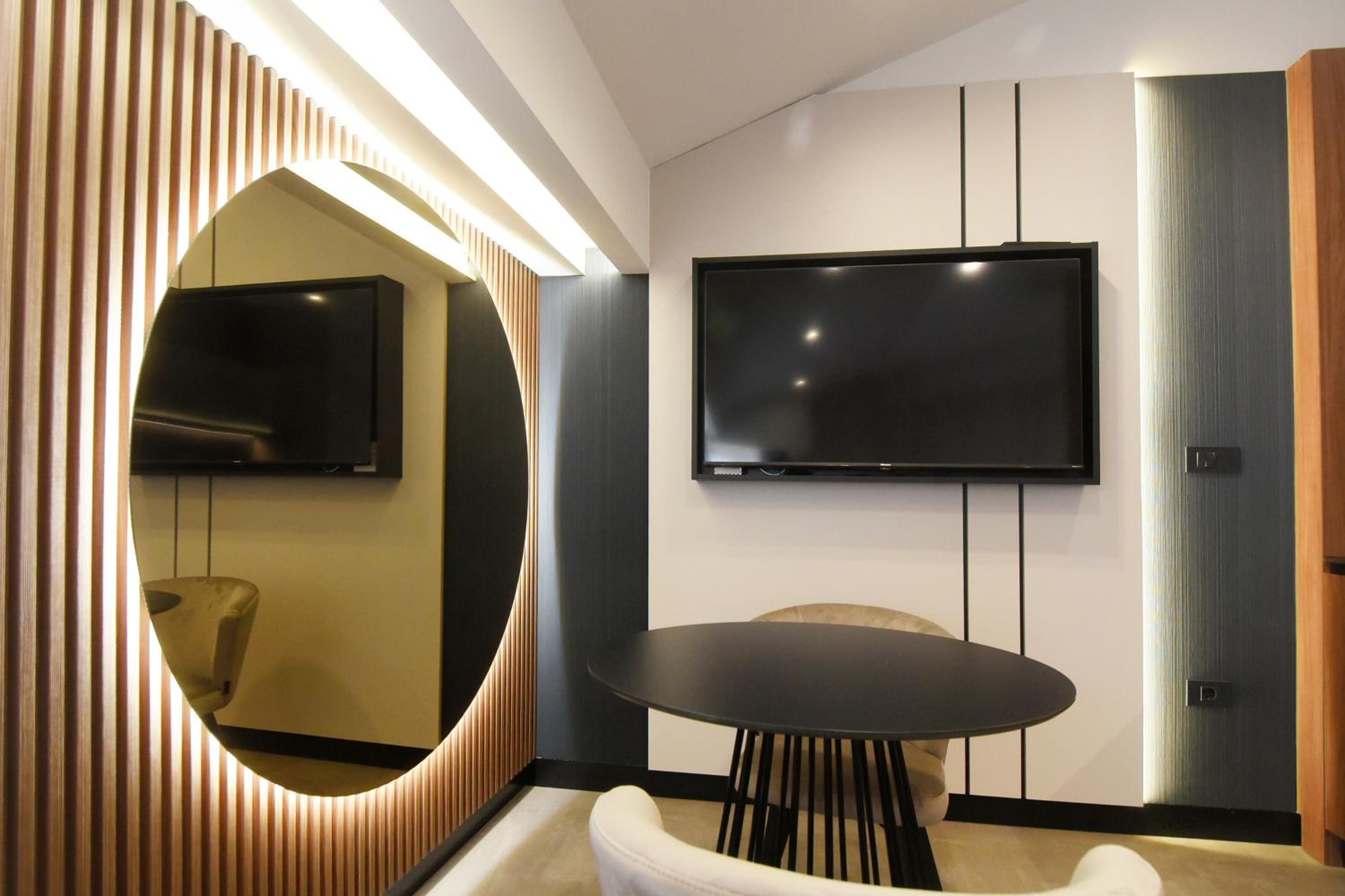 Grandeur Apartments