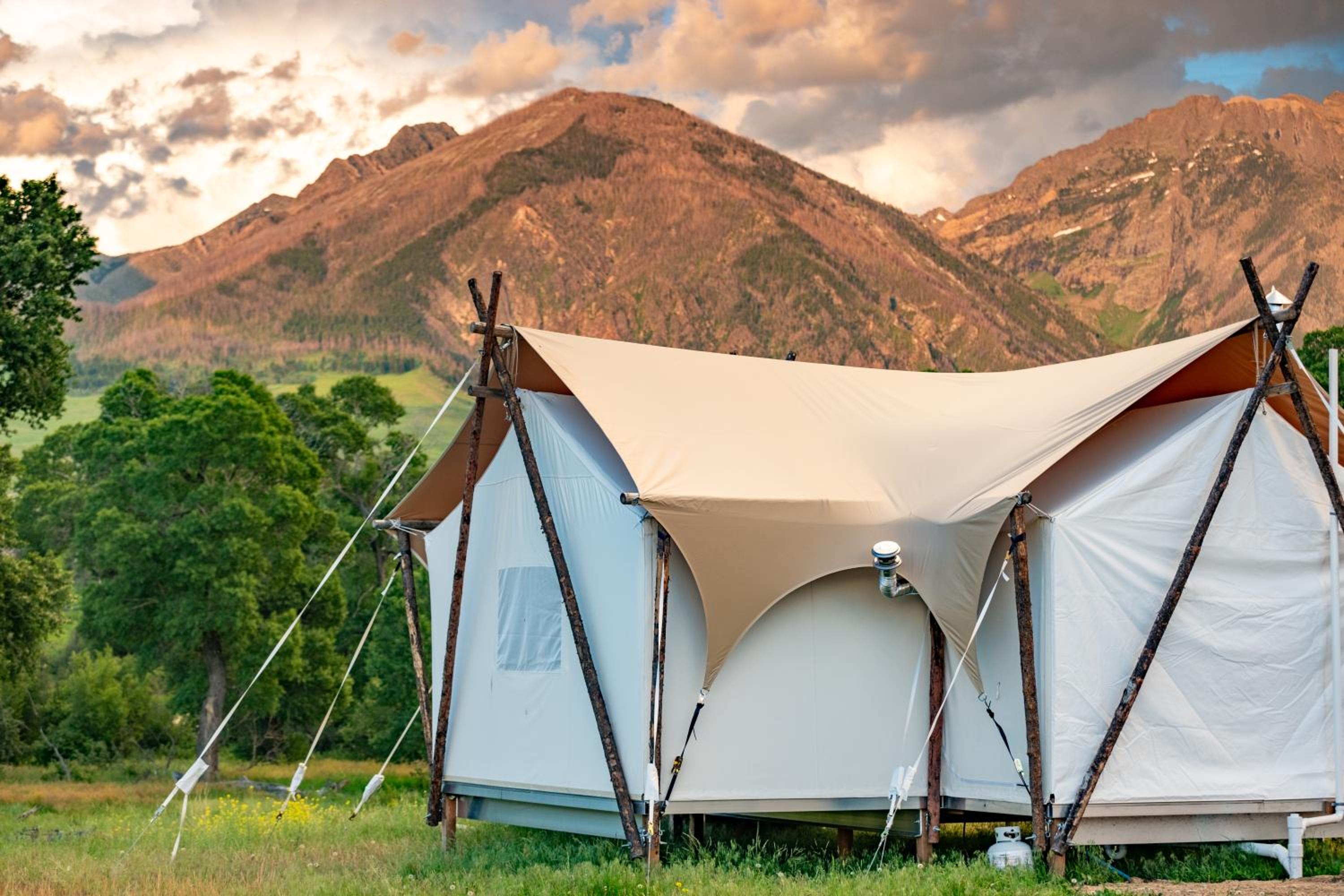 Under Canvas North Yellowstone - Paradise Valley view 2